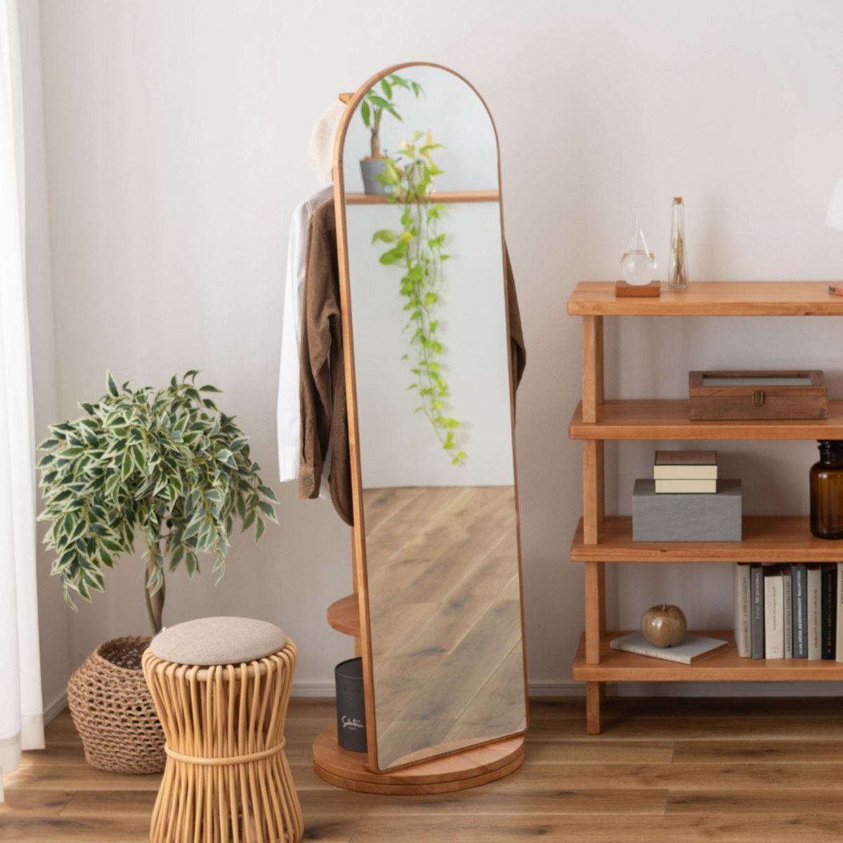 回転ミラー 幅45cm 収納棚付き Woodland ( 鏡 ミラー 全身鏡 収納 ナチュラル 360度回転 スタンド 木製フレーム ハンガーラック 棚付き 飛散防止加工 )