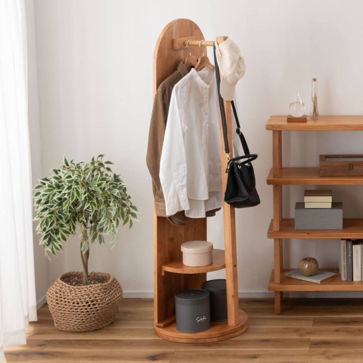 回転ミラー 幅45cm 収納棚付き Woodland ( 鏡 ミラー 全身鏡 収納 ナチュラル 360度回転 スタンド 木製フレーム ハンガーラック 棚付き 飛散防止加工 )