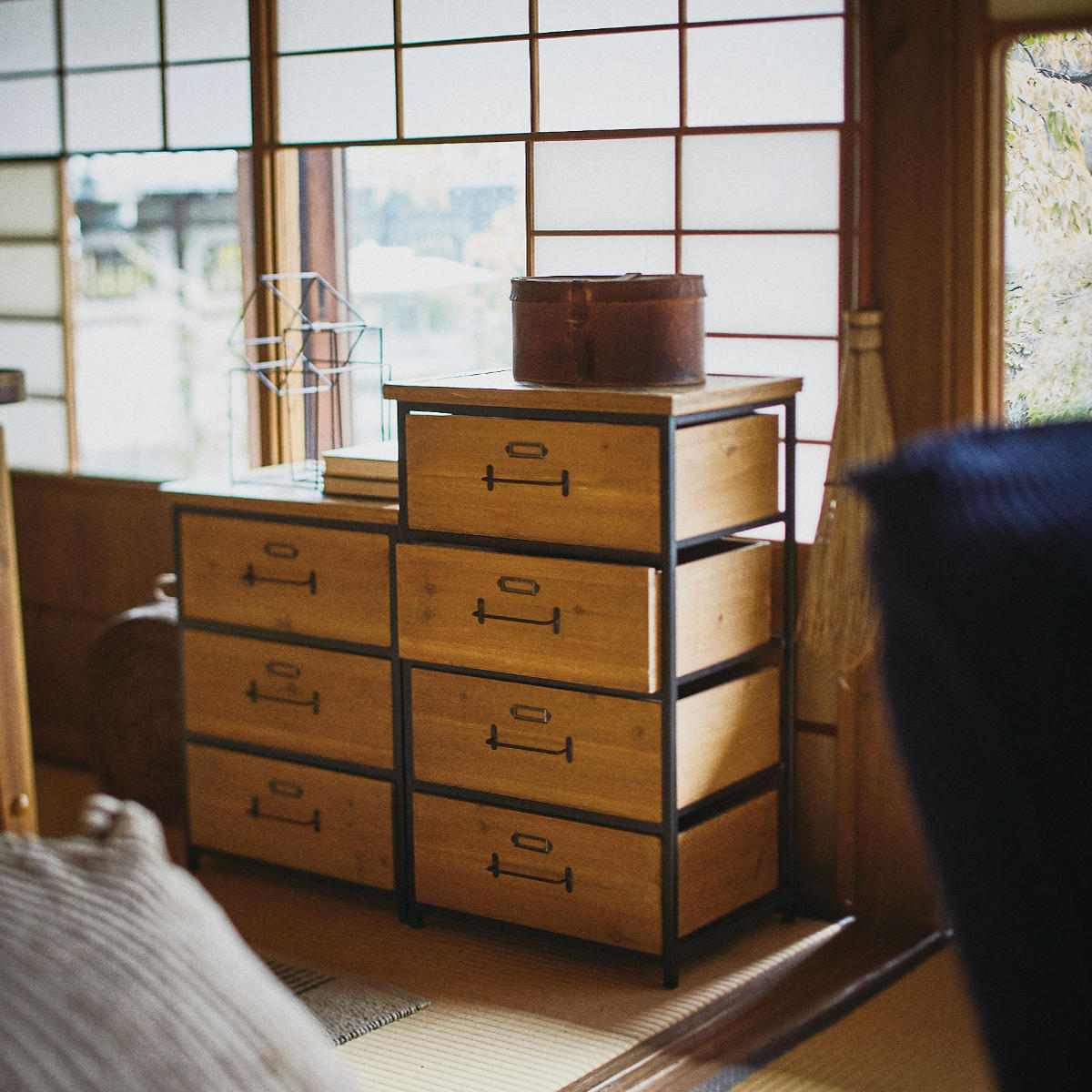 チェスト 幅40cm 3段 レトロ調 組木天板 Heren 完成品 （ 天然木