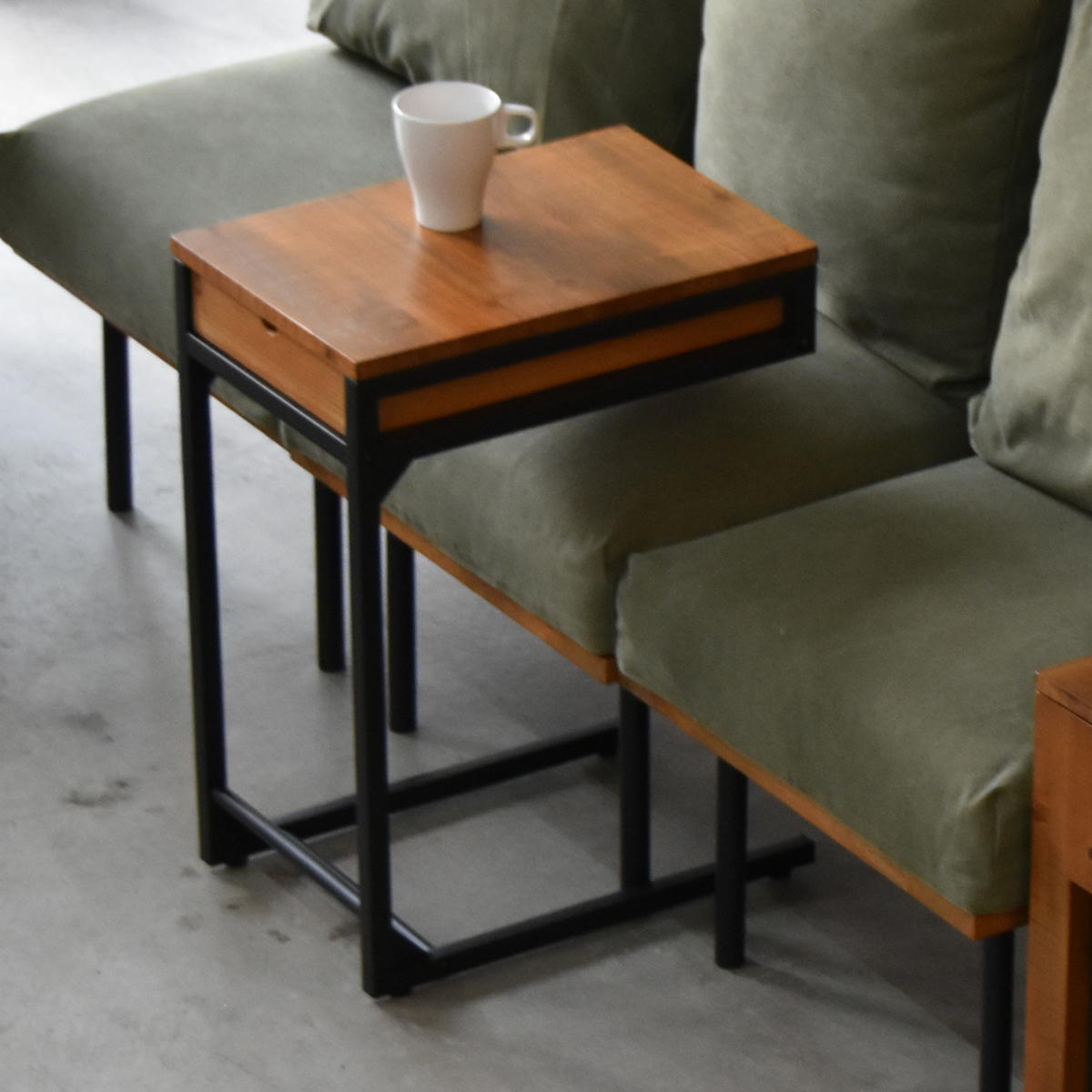 サイドテーブル コの字型 高さ58cm 収納付 infinite ( ソファサイドテーブル 木製 天然木 軽量 テーブル ソファサイド ベッドサイド 引き出し 収納 A4 スチール ソファテーブル コンパクト ミニテーブル おしゃれ )