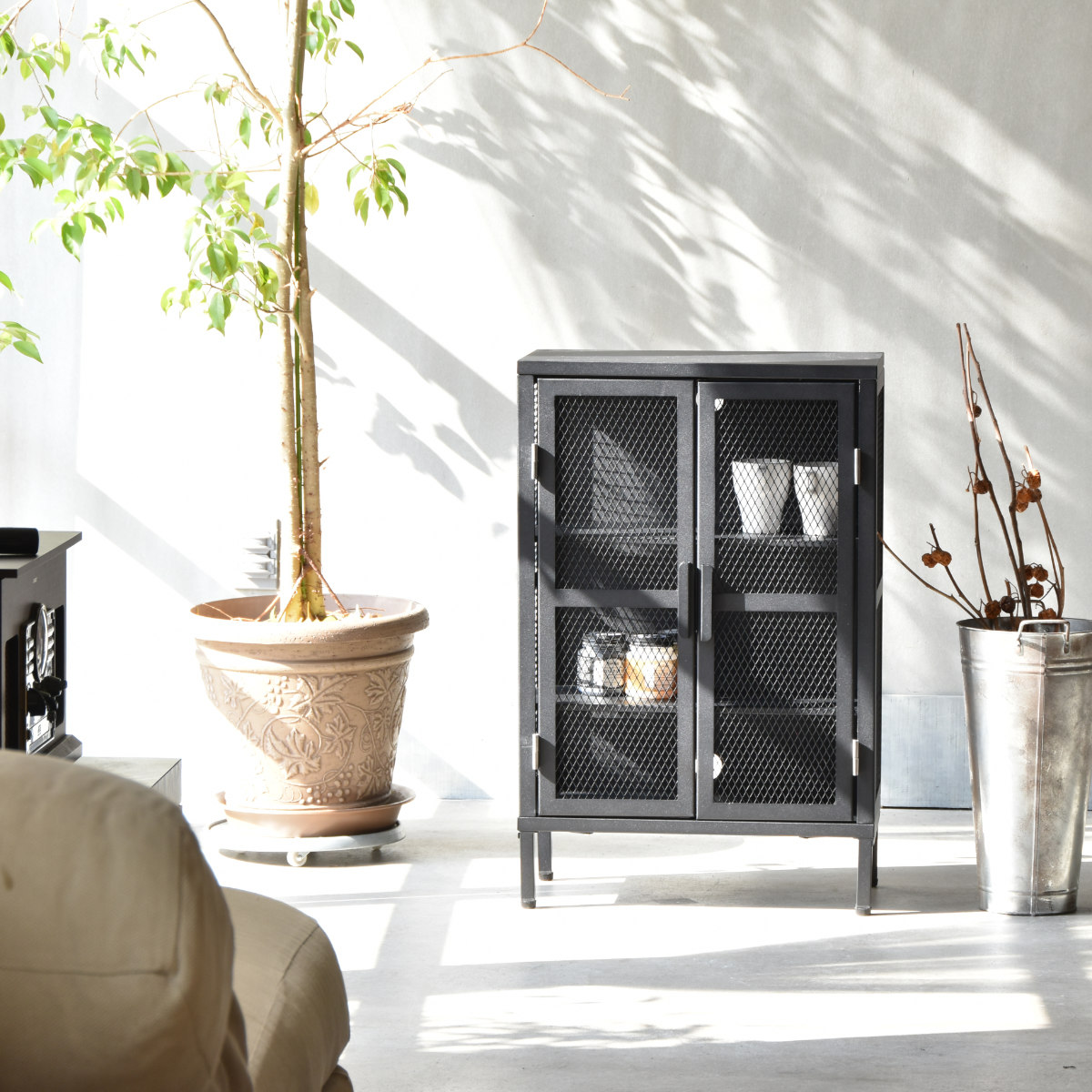 BURUCK ワイドメッシュキャビネット 3段 ( キャビネット スチール 扉 観音開き 両開き メッシュ 棚 幅50.5cm ラック 飾り棚 スリム ディスプレイ キッチン リビング シューズラック 小物収納 ブラック ホワイト カーキ ) 【カーキ】 カーキ