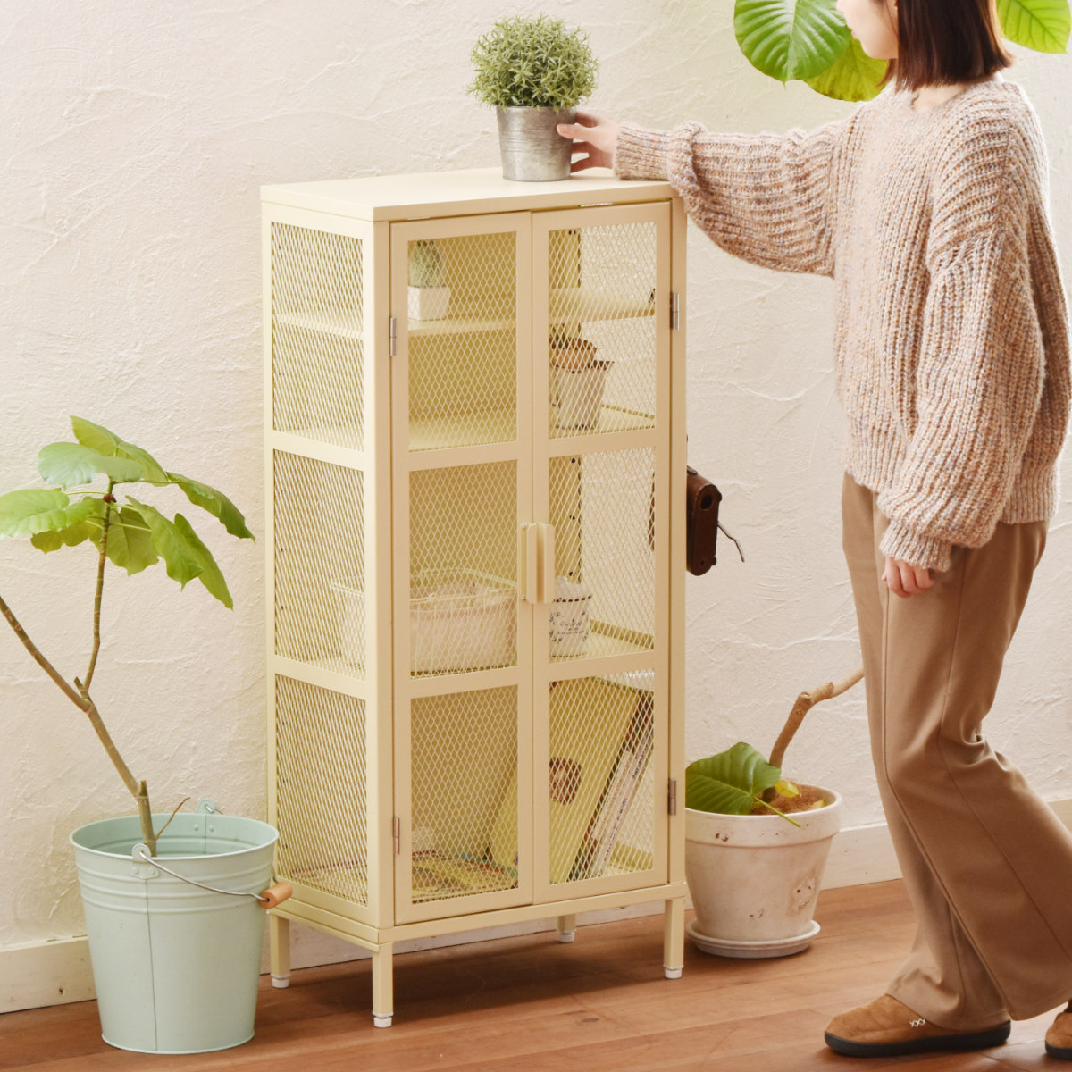 BURUCK ワイドメッシュキャビネット 4段 ( キャビネット スチール 扉 観音開き 両開き メッシュ 棚 幅50.5cm ラック 飾り棚 スリム ディスプレイ キッチン リビング シューズラック 小物収納 ブラック ホワイト カーキ ) 【カーキ】 カーキ