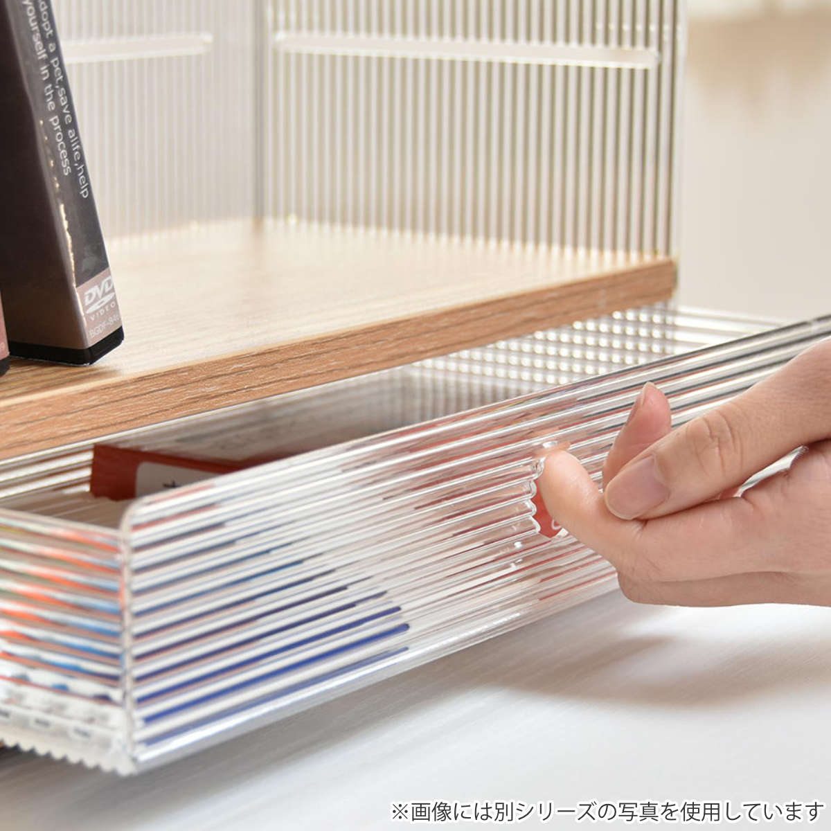 キッチンラック アクリル 収納棚 ワイドタイプ ( キッチン収納 ディッシュラック 収納ラック カウンター上 シェルフ 引出し 木目調 卓上 モニター台 デスク収納 ディスプレイ リブ 透け感 耐久性 丈夫 おしゃれ )