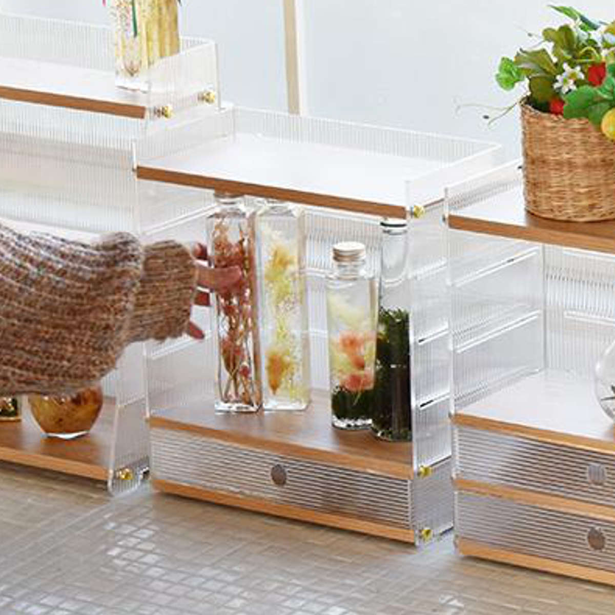 キッチンラック アクリル 引出し 収納棚 1段 ( キッチン収納 スパイスラック 調味料ラック 収納ラック カウンター上 シェルフ 木目調 卓上 ボトルラック デスク収納 リビング コスメ ディスプレイ リブ 透け感 丈夫 おしゃれ )