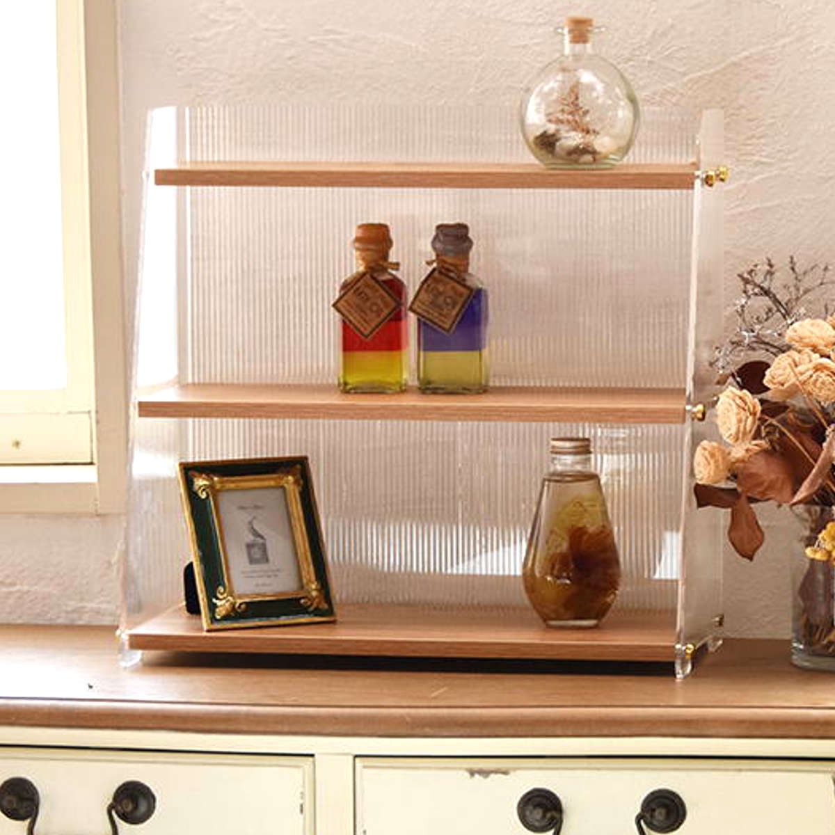 キッチンラック アクリル 三角 収納棚 3段 ( キッチン収納 スパイスラック ディスプレイ ひな壇 収納ラック カウンター上 シェルフ 木目調 卓上 ディスプレイラック デスク収納 リビング コスメ リブ 透け感 丈夫 おしゃれ )