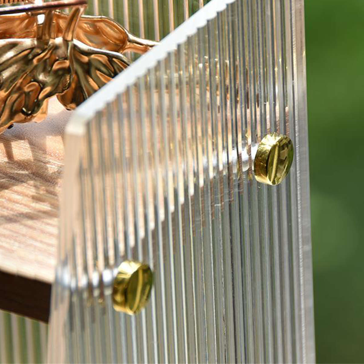 キッチンラック アクリル 三角 収納棚 3段 ( キッチン収納 スパイスラック ディスプレイ ひな壇 収納ラック カウンター上 シェルフ 木目調 卓上 ディスプレイラック デスク収納 リビング コスメ リブ 透け感 丈夫 おしゃれ )