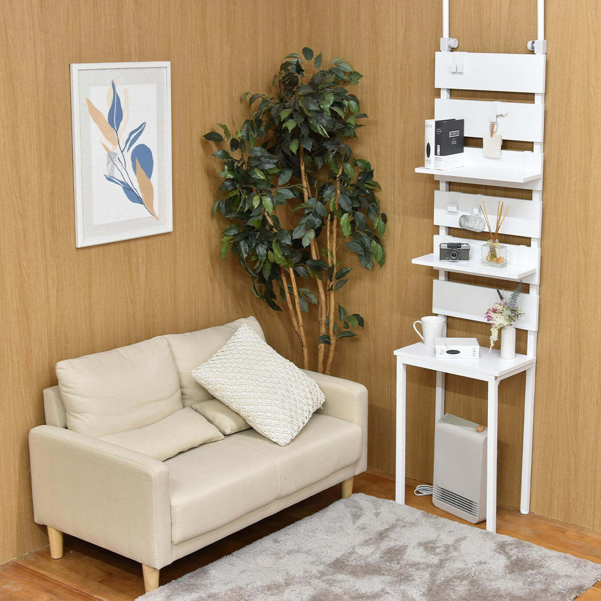 突っ張り 壁面収納 幅45cm 木目調 可動棚 フック付き ( ウォールラック ラダーラック 棚 つっぱり 木目 スリムラック 収納ラック 収納 壁面 ウォールシェルフ オープンラック リビング キッチン フック 棚付き ) 【ホワイト】 ホワイト