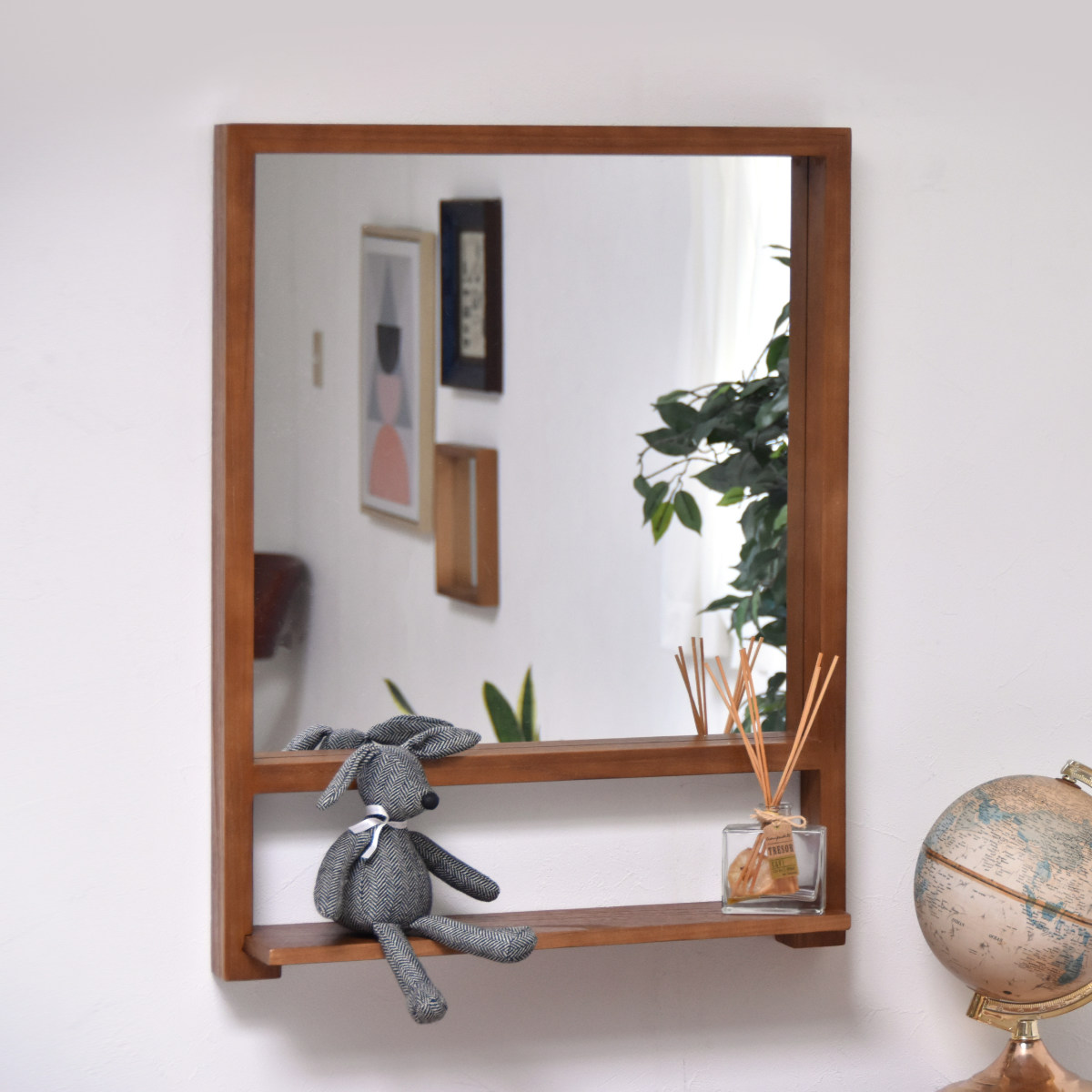 ウォールミラー 棚付き 木製フレーム ZAGA 壁掛け ( 鏡 ミラー 四角 桐 飛散防止 吊り下げ インテリア 身だしなみ 天然木 完成品 軽量 フレーム シェルフ付き アンティーク調 )