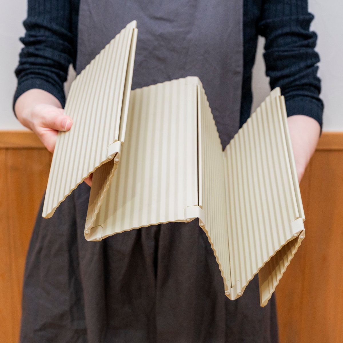 ビーワーススタイル すっきり暮らす 油はねガード IH専用 パネル 6枚タイプ ( レンジガード 油はね 防止 折りたたみ コンパクト IH 使うときだけ 食洗機対応 レンジパネル 油ハネガード IHコンロ用 揚げ物 ) 【ベージュ】 ベージュ