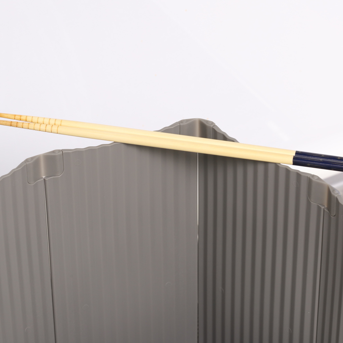 ビーワーススタイル すっきり暮らす 油はねガード IH専用 パネル 6枚タイプ ( レンジガード 油はね 防止 折りたたみ コンパクト IH 使うときだけ 食洗機対応 レンジパネル 油ハネガード IHコンロ用 揚げ物 ) 【ベージュ】 ベージュ