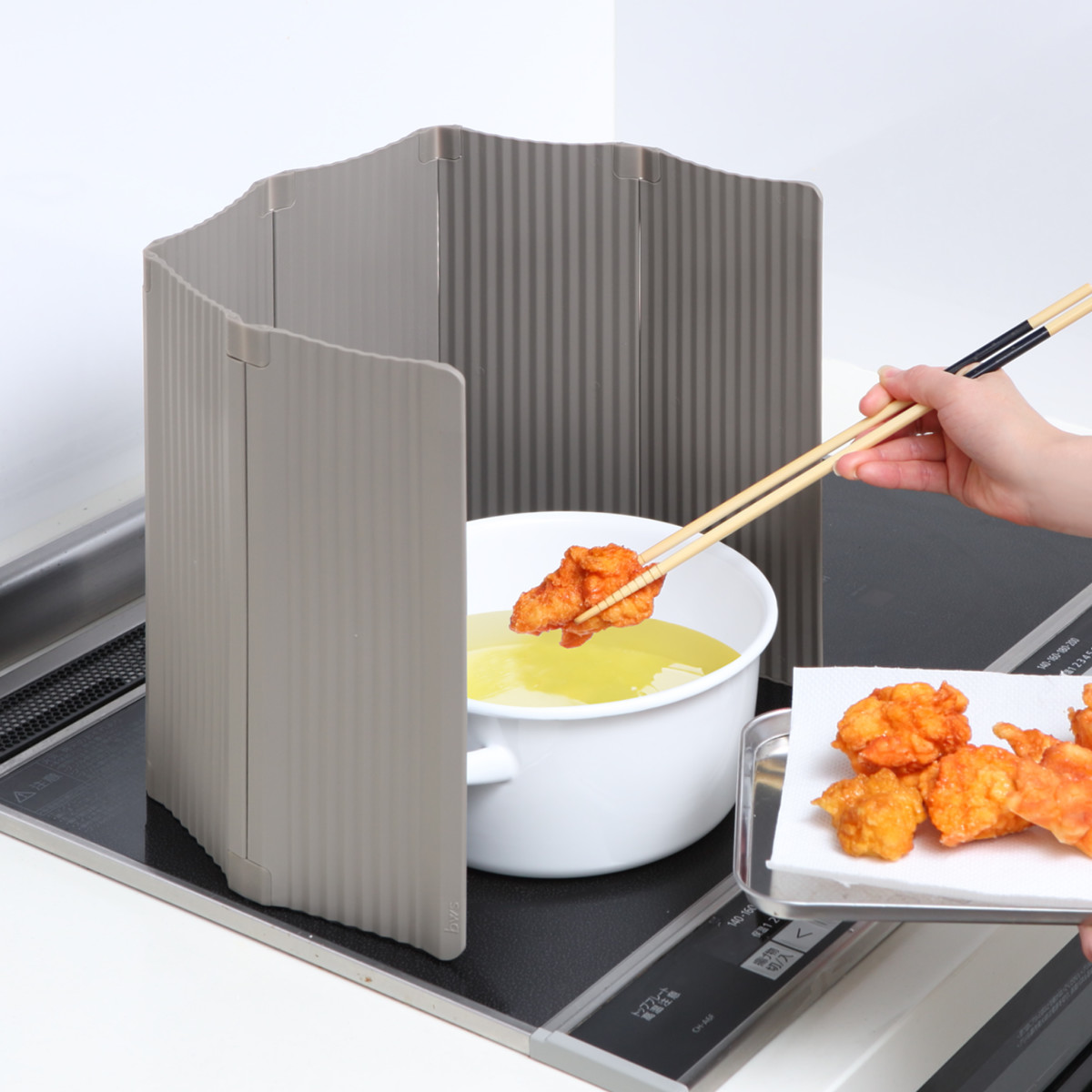 ビーワーススタイル すっきり暮らす 油はねガード IH専用 パネル 6枚タイプ ( レンジガード 油はね 防止 折りたたみ コンパクト IH 使うときだけ 食洗機対応 レンジパネル 油ハネガード IHコンロ用 揚げ物 ) 【ベージュ】 ベージュ