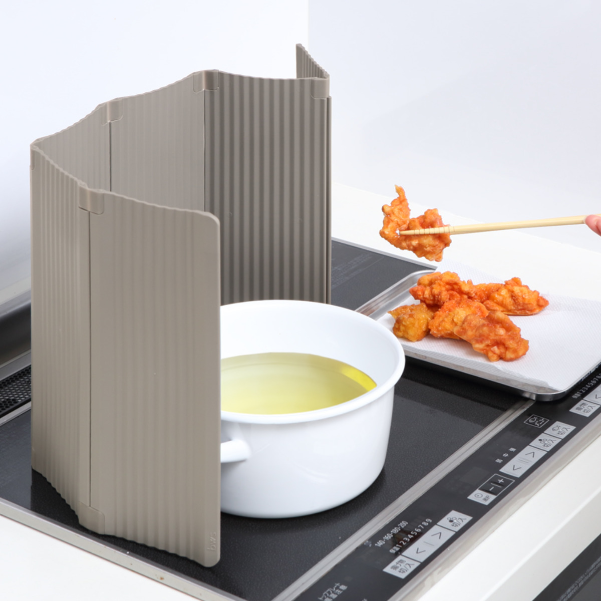 ビーワーススタイル すっきり暮らす 油はねガード IH専用 パネル 6枚タイプ ( レンジガード 油はね 防止 折りたたみ コンパクト IH 使うときだけ 食洗機対応 レンジパネル 油ハネガード IHコンロ用 揚げ物 ) 【ベージュ】 ベージュ