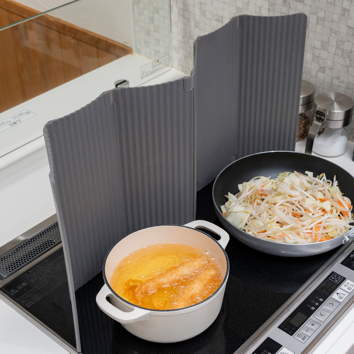 ビーワーススタイル すっきり暮らす 油はねガード IH専用 パネル 6枚タイプ ( レンジガード 油はね 防止 折りたたみ コンパクト IH 使うときだけ 食洗機対応 レンジパネル 油ハネガード IHコンロ用 揚げ物 ) 【ベージュ】 ベージュ