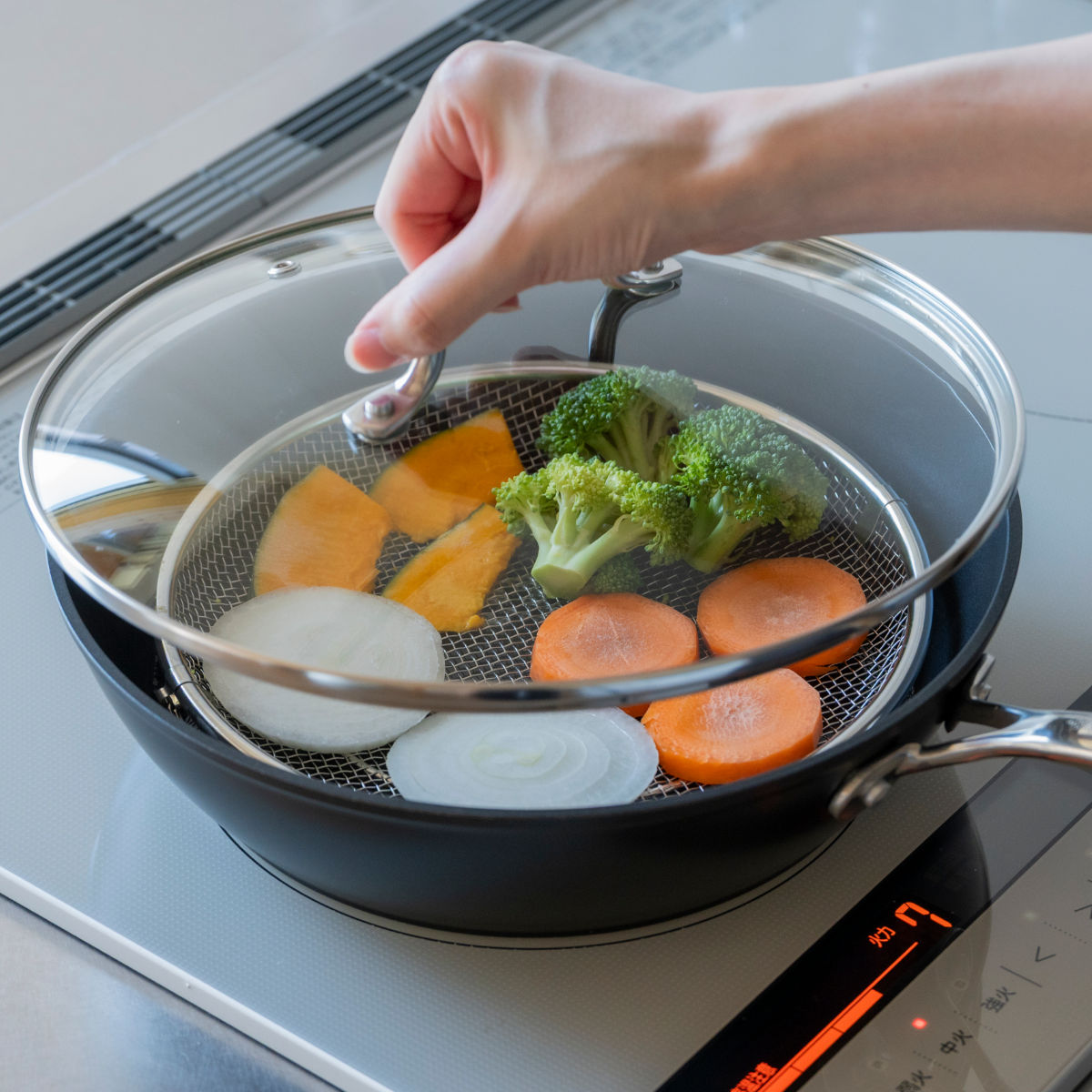 ビーワーススタイル すっきり暮らす盆ざる 22cm 持ち上げフック付き 食洗機対応 ( 盆ざる ざる 水切りザル 丸ザル 浅型 22センチ 盛り付け 水切り 湯切り 油切り 料理 下ごしらえ ステンレス 持ち手付き ステンレス製 日本製 )