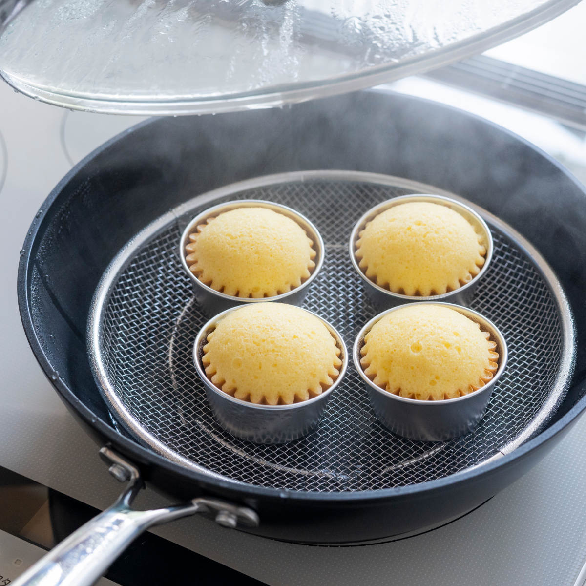 ビーワーススタイル すっきり暮らす盆ざる 22cm 持ち上げフック付き 食洗機対応 ( 盆ざる ざる 水切りザル 丸ザル 浅型 22センチ 盛り付け 水切り 湯切り 油切り 料理 下ごしらえ ステンレス 持ち手付き ステンレス製 日本製 )