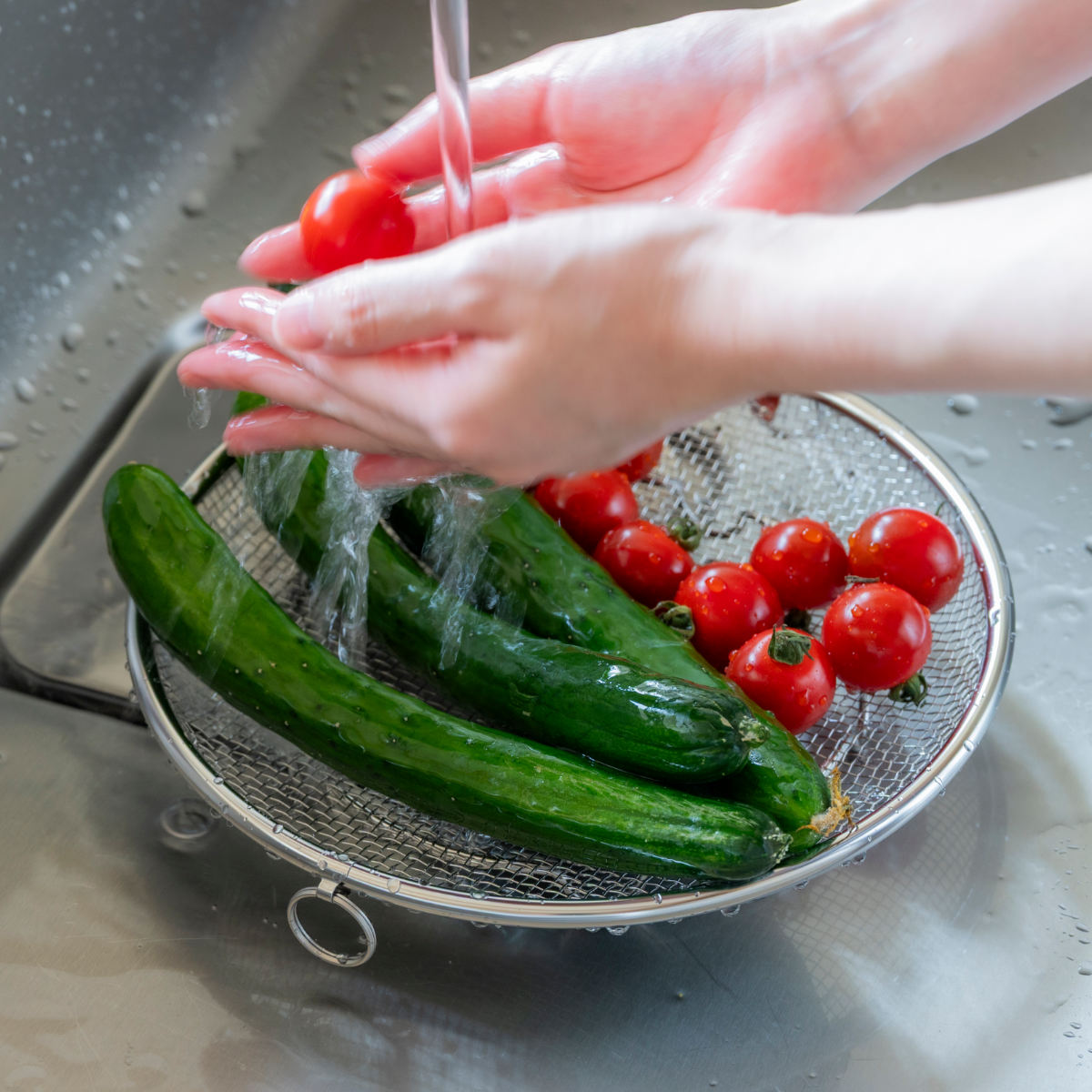 ビーワーススタイル すっきり暮らす盆ざる 22cm 持ち上げフック付き 食洗機対応 ( 盆ざる ざる 水切りザル 丸ザル 浅型 22センチ 盛り付け 水切り 湯切り 油切り 料理 下ごしらえ ステンレス 持ち手付き ステンレス製 日本製 )