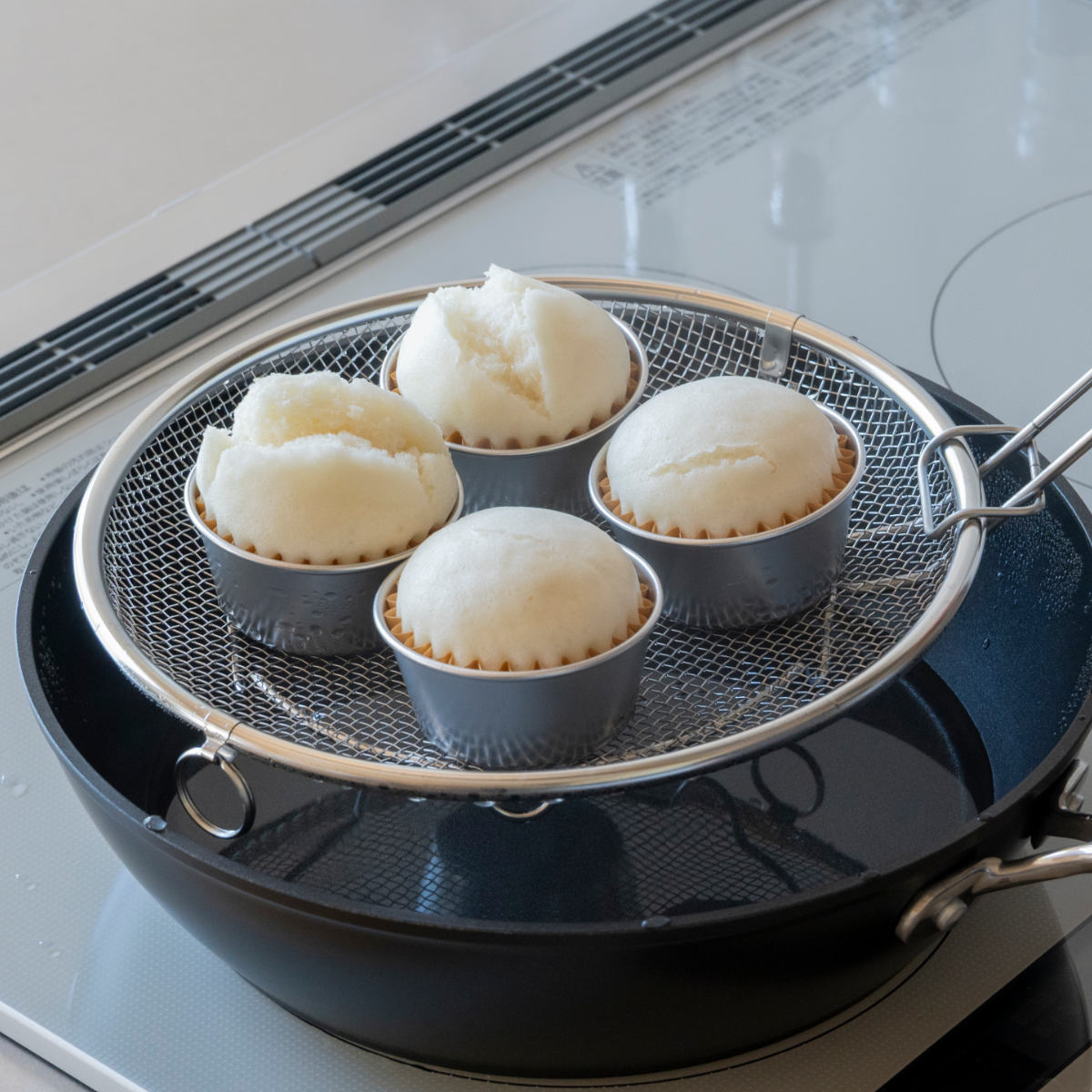 ビーワーススタイル すっきり暮らす盆ざる 22cm 持ち上げフック付き 食洗機対応 ( 盆ざる ざる 水切りザル 丸ザル 浅型 22センチ 盛り付け 水切り 湯切り 油切り 料理 下ごしらえ ステンレス 持ち手付き ステンレス製 日本製 )