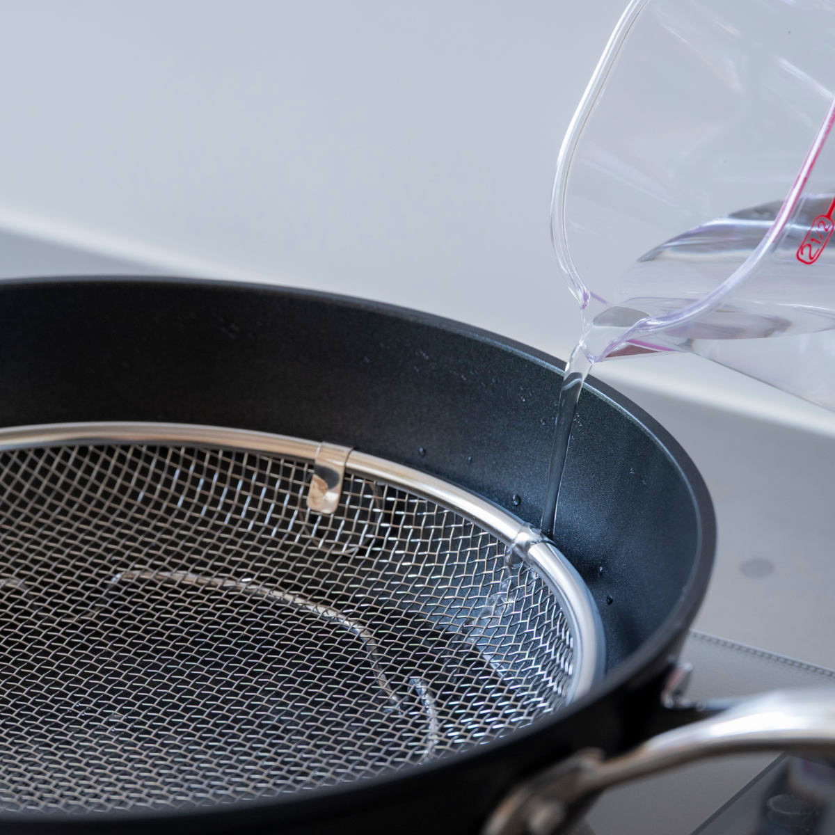 ビーワーススタイル すっきり暮らす盆ざる 22cm 持ち上げフック付き 食洗機対応 ( 盆ざる ざる 水切りザル 丸ザル 浅型 22センチ 盛り付け 水切り 湯切り 油切り 料理 下ごしらえ ステンレス 持ち手付き ステンレス製 日本製 )