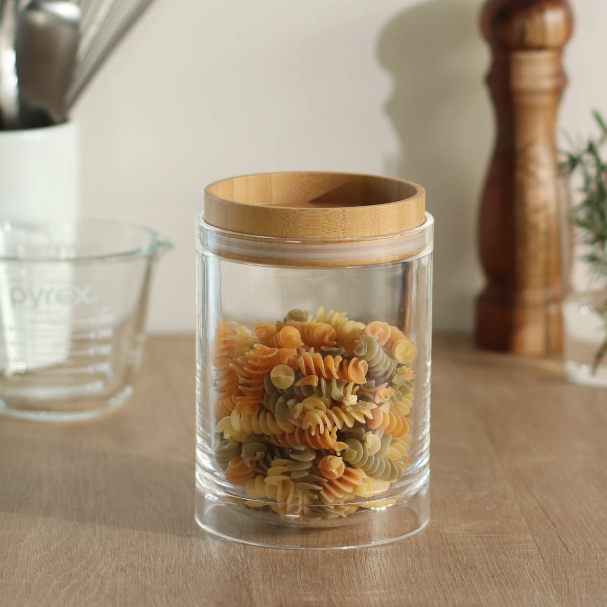 保存容器 850ml 重なるキャニスター バンブー ( キャニスター 密閉 プラスチック 0.85L 竹 保存 容器 ケース スタッキング 積み重ね ストッカー 食品保存容器 スパイスボトル フードストッカー 食品保存 丸型 シリコーン弁付き )