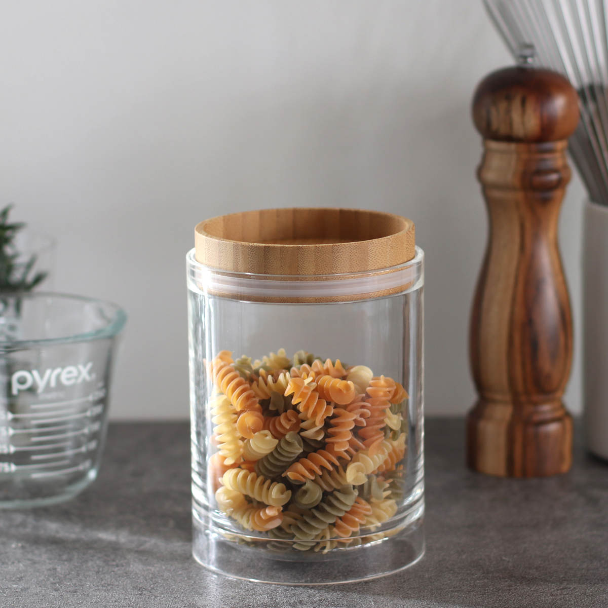 保存容器 850ml 重なるキャニスター バンブー ( キャニスター 密閉 プラスチック 0.85L 竹 保存 容器 ケース スタッキング 積み重ね ストッカー 食品保存容器 スパイスボトル フードストッカー 食品保存 丸型 シリコーン弁付き )