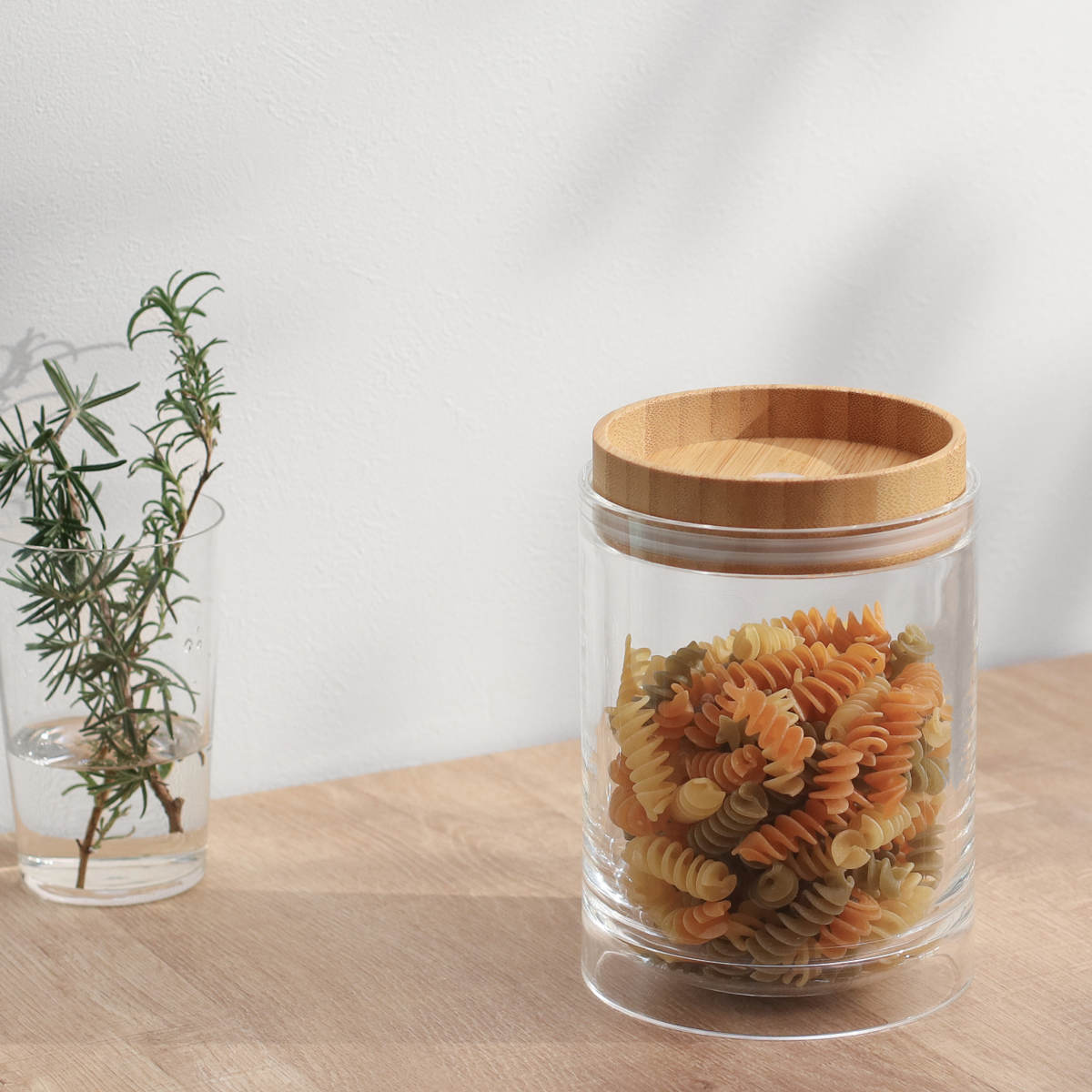 保存容器 850ml 重なるキャニスター バンブー ( キャニスター 密閉 プラスチック 0.85L 竹 保存 容器 ケース スタッキング 積み重ね ストッカー 食品保存容器 スパイスボトル フードストッカー 食品保存 丸型 シリコーン弁付き )