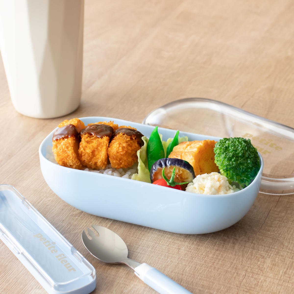 弁当箱 600ml プチフルール オーバル 1段 ランチボックス ( お弁当箱 食洗機対応 レンジ対応 ドーム蓋 女子 日本製 食洗機OK レンジOK お弁当 弁当 一段 ランチバンド付き ドーム型 おしゃれ かわいい クリア ) 【ピンク】 ピンク