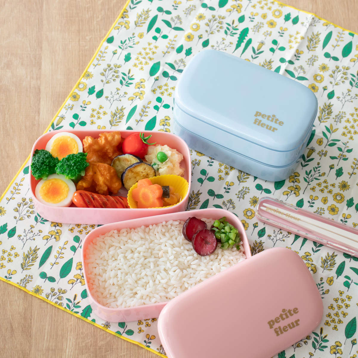 弁当箱 520ml プチフルール オーバル 2段 ランチボックス ( お弁当箱 食洗機対応 レンジ対応 ドーム蓋 女子 日本製 食洗機OK レンジOK お弁当 弁当 二段 ランチバンド付き ドーム型 おしゃれ かわいい クリア ) 【ブルー】 ブルー