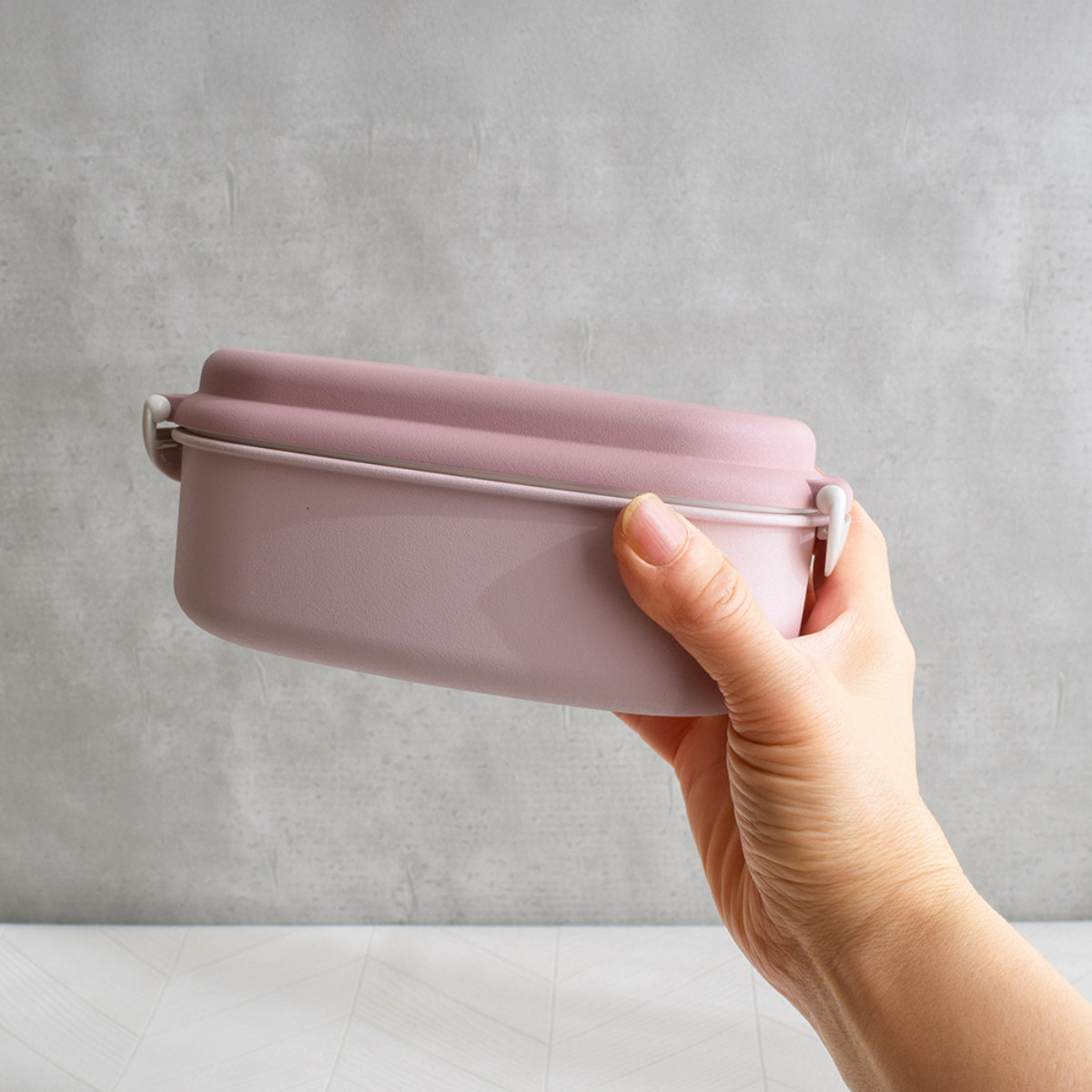 弁当箱 600ml FIG 塗1段ランチボックス ( お弁当箱 ランチボックス 食洗機対応 レンジ対応 ドーム型 1段 日本製 食洗機OK レンジOK お弁当 弁当 小判型 一段 一段弁当 ドーム蓋 おしゃれ ) 【マットホワイト】 マットホワイト