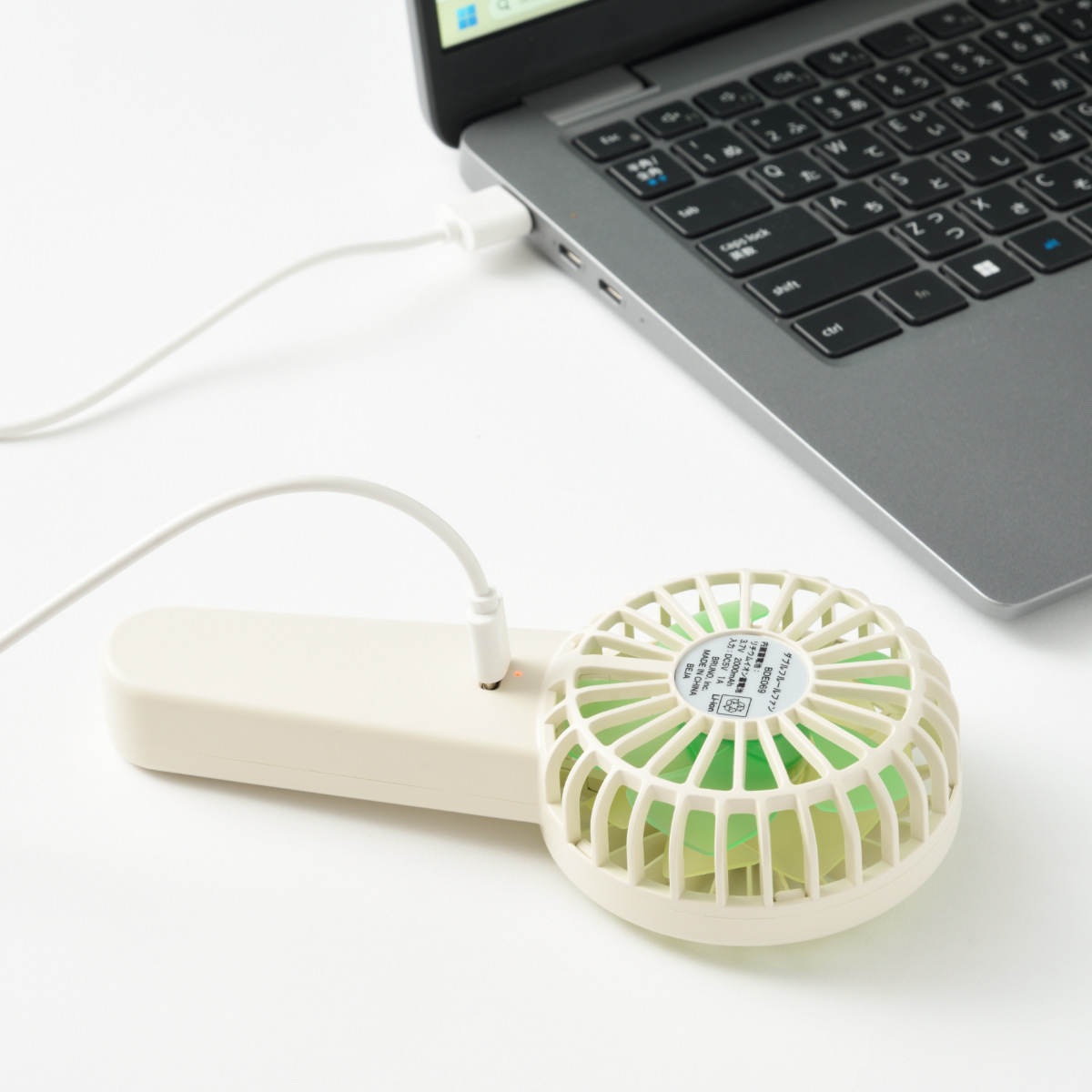 BRUNO ハンディファン コンパクト ダブルフルールファン ストラップ付き ( ブルーノ 携帯扇風機 ミニ扇風機 ショルダー 小型扇風機 卓上扇風機 スタンド付き 自立 角度 調節 クーラー 4段階風量 充電式 熱中症対策 おしゃれ ) 【マーガレットグレージュ】 マーガレットグレージュ