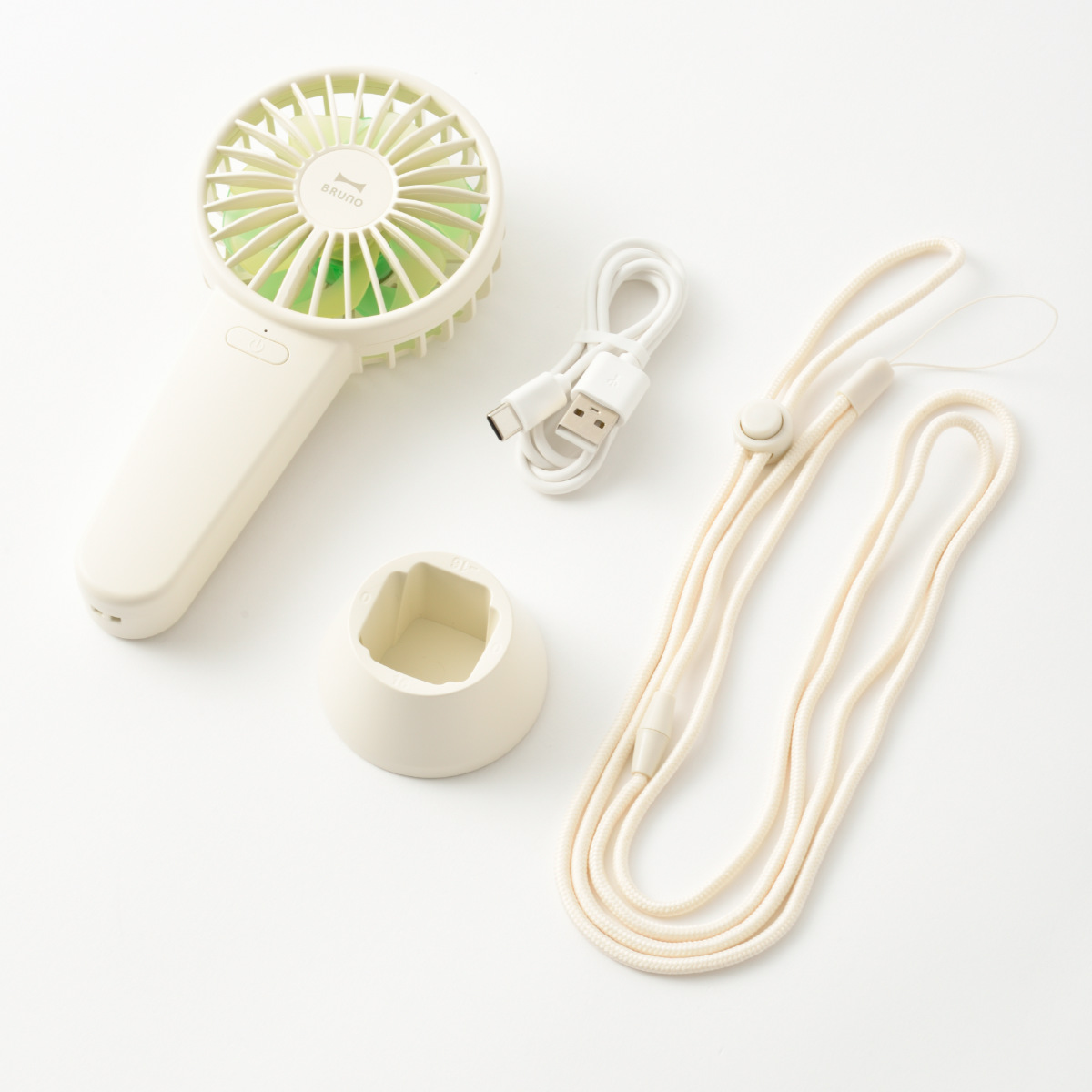 BRUNO ハンディファン コンパクト ダブルフルールファン ストラップ付き ( ブルーノ 携帯扇風機 ミニ扇風機 ショルダー 小型扇風機 卓上扇風機 スタンド付き 自立 角度 調節 クーラー 4段階風量 充電式 熱中症対策 おしゃれ ) 【マーガレットグレージュ】 マーガレットグレージュ