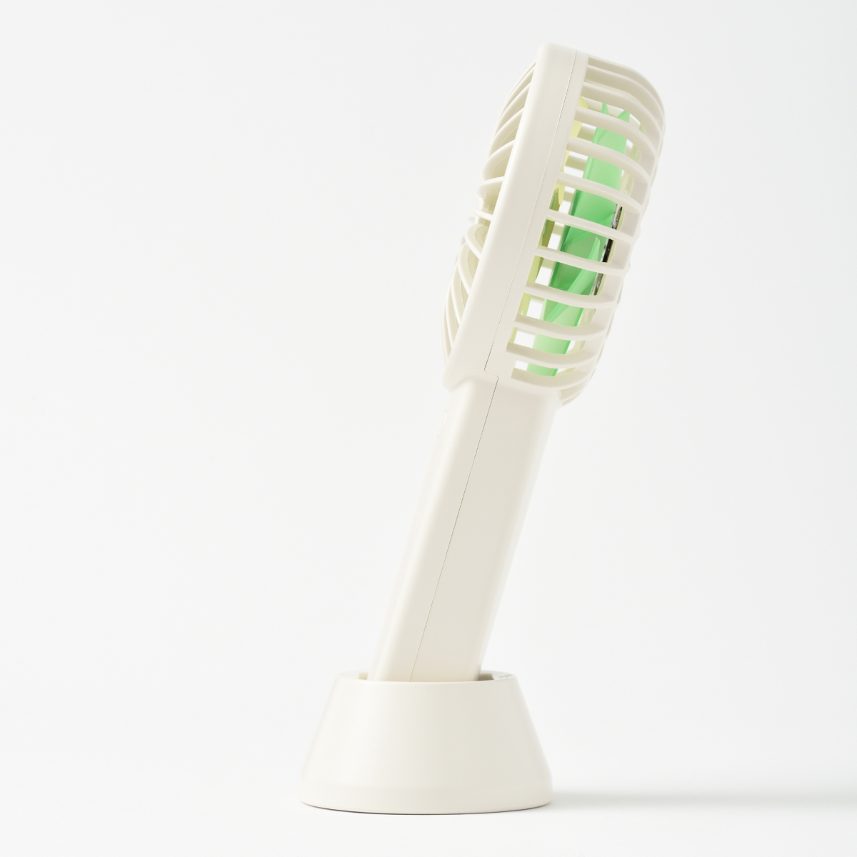 BRUNO ハンディファン コンパクト ダブルフルールファン ストラップ付き ( ブルーノ 携帯扇風機 ミニ扇風機 ショルダー 小型扇風機 卓上扇風機 スタンド付き 自立 角度 調節 クーラー 4段階風量 充電式 熱中症対策 おしゃれ ) 【マーガレットグレージュ】 マーガレットグレージュ