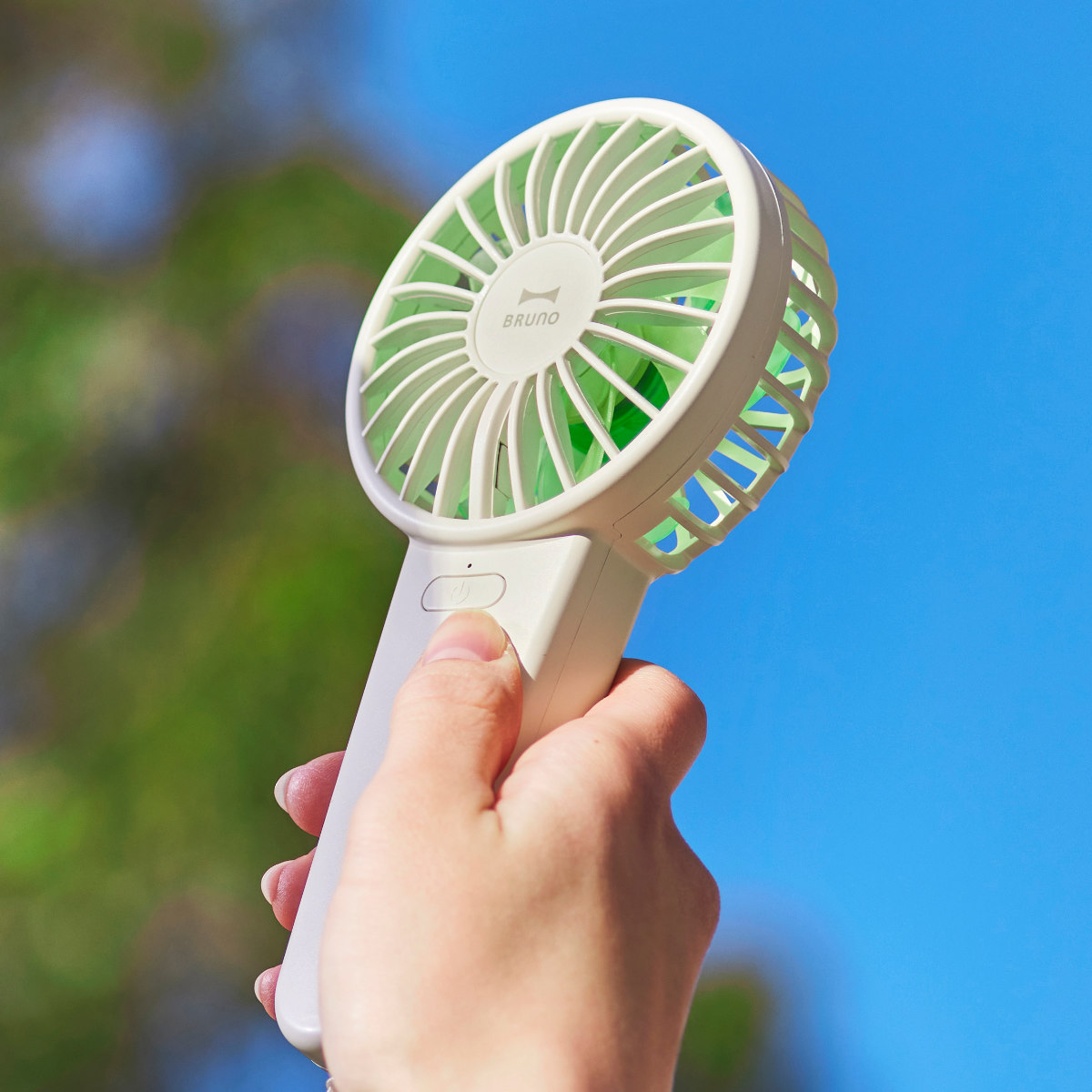 BRUNO ハンディファン コンパクト ダブルフルールファン ストラップ付き ( ブルーノ 携帯扇風機 ミニ扇風機 ショルダー 小型扇風機 卓上扇風機 スタンド付き 自立 角度 調節 クーラー 4段階風量 充電式 熱中症対策 おしゃれ ) 【マーガレットグレージュ】 マーガレットグレージュ