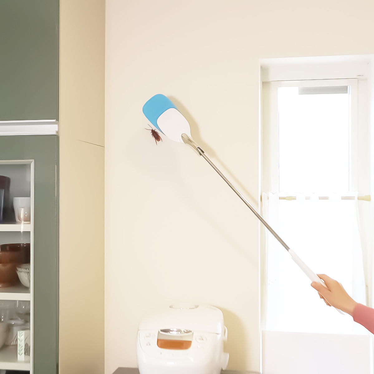 虫 キャッチ ペタッとmushimon 本体 取替えシート 2枚付き 害虫駆除 ( mushimon ゴキブリ 対策 捕虫器 駆除 捕獲 触らず 粘着シート 虫キャッチ 虫取り器 虫駆除 ムカデ ハエ 虫対策 安心 害虫対策 害虫 )