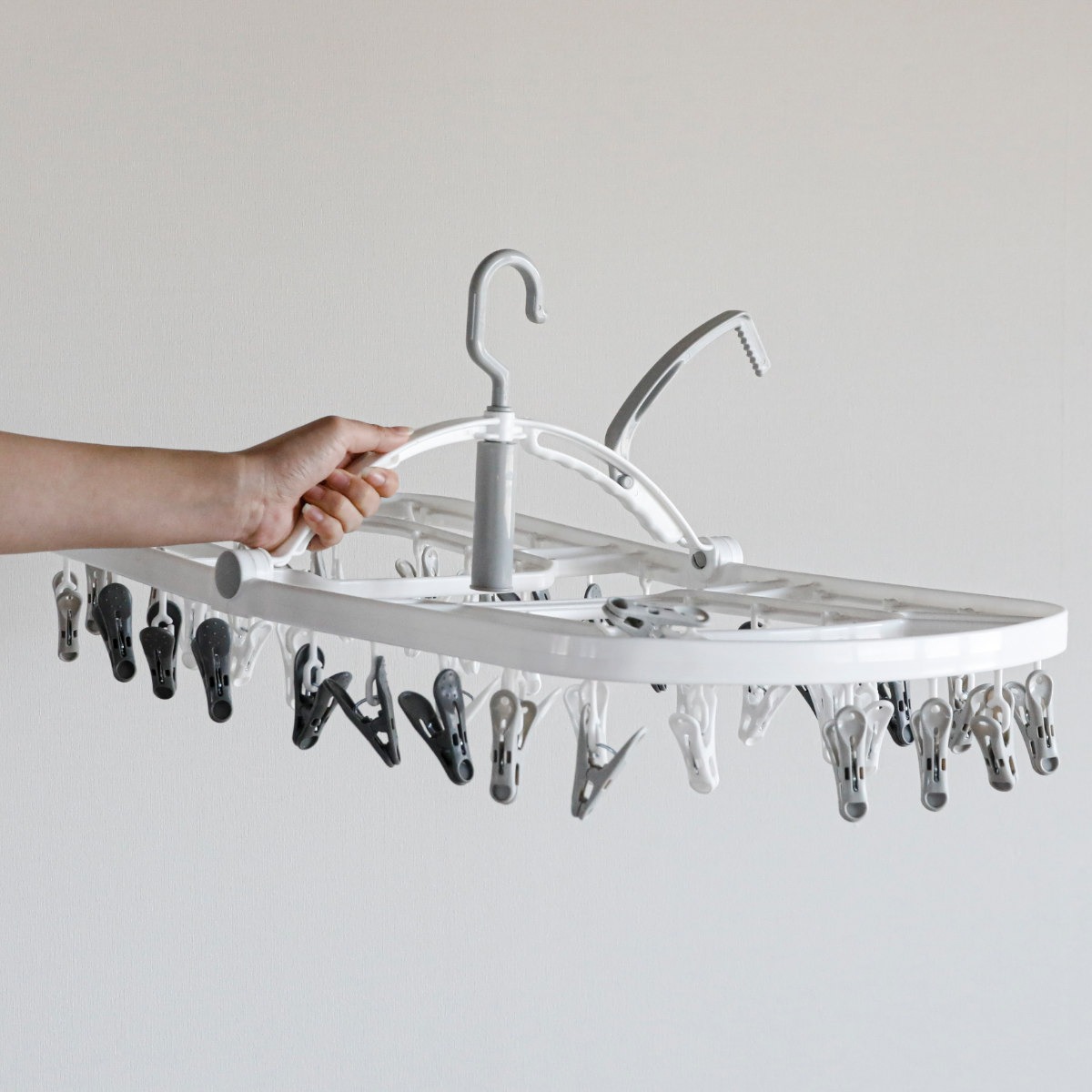 洗濯ハンガー THE HANGERS 44ピンチ ( 洗濯 ハンガー フック ピンチ 洗濯ばさみ 大容量 ピンチハンガー 洗濯バサミ 44 角ハンガー 物干しハンガー ドア掛 )