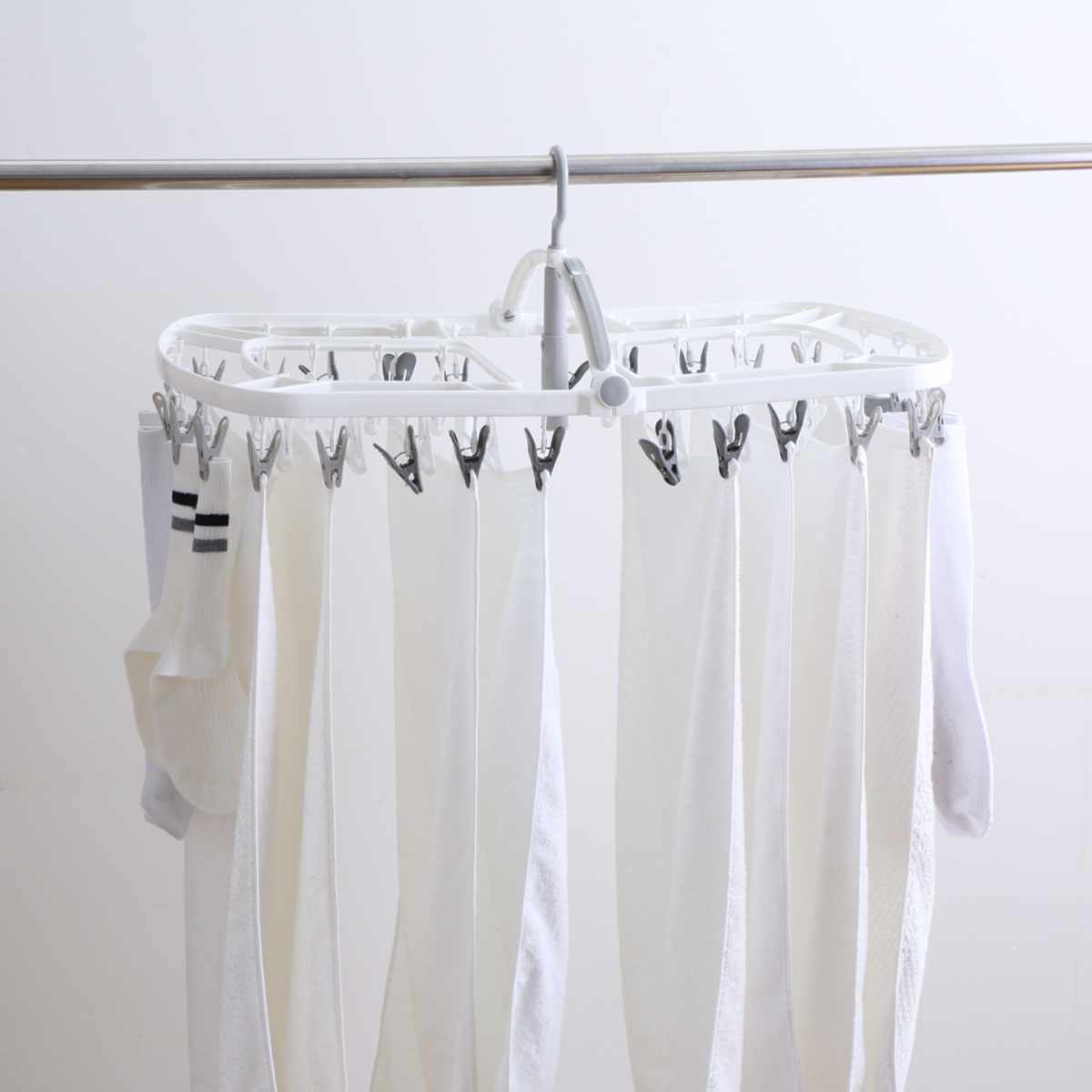 洗濯ハンガー THE HANGERS 44ピンチ ( 洗濯 ハンガー フック ピンチ 洗濯ばさみ 大容量 ピンチハンガー 洗濯バサミ 44 角ハンガー 物干しハンガー ドア掛 )