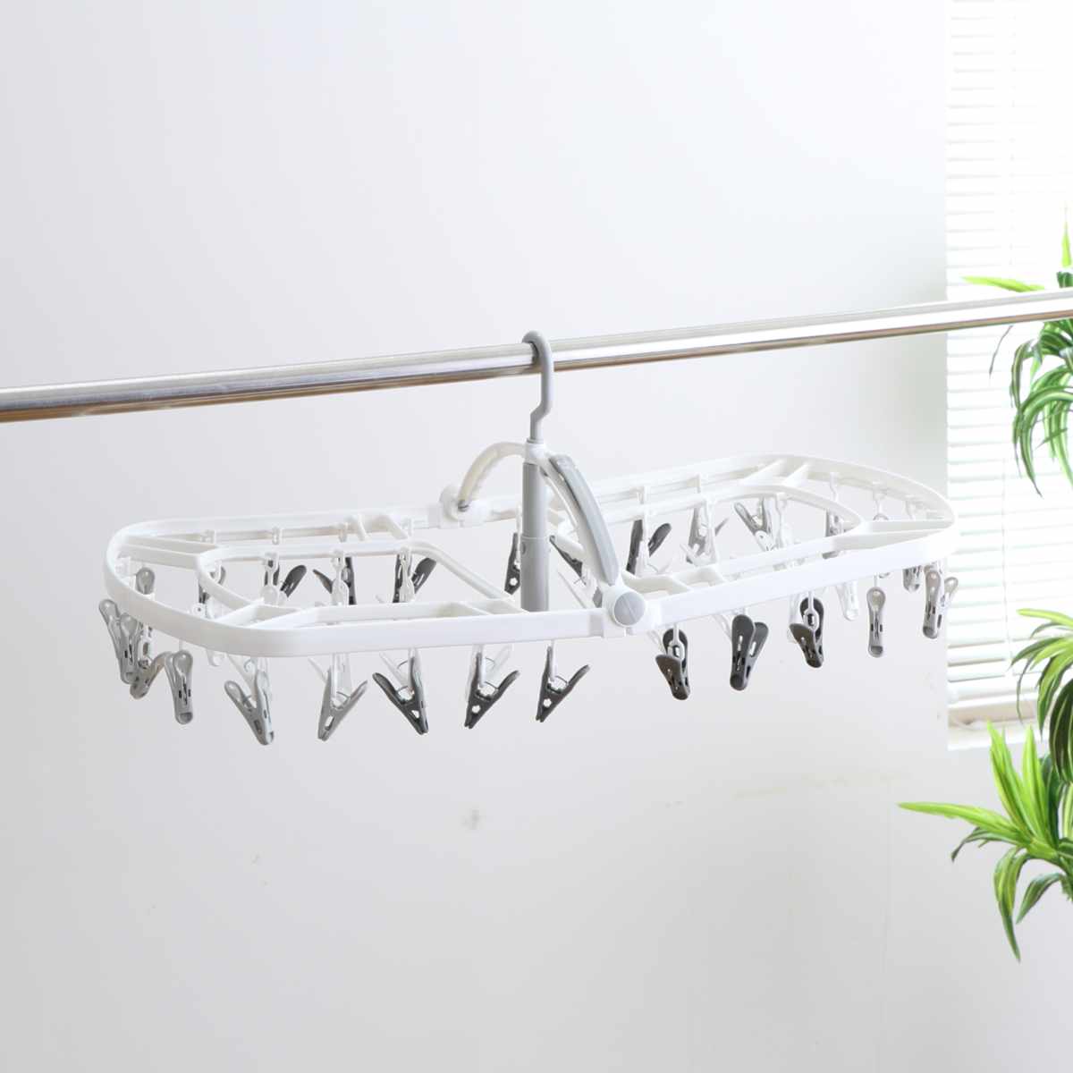 洗濯ハンガー THE HANGERS 44ピンチ ( 洗濯 ハンガー フック ピンチ 洗濯ばさみ 大容量 ピンチハンガー 洗濯バサミ 44 角ハンガー 物干しハンガー ドア掛 )
