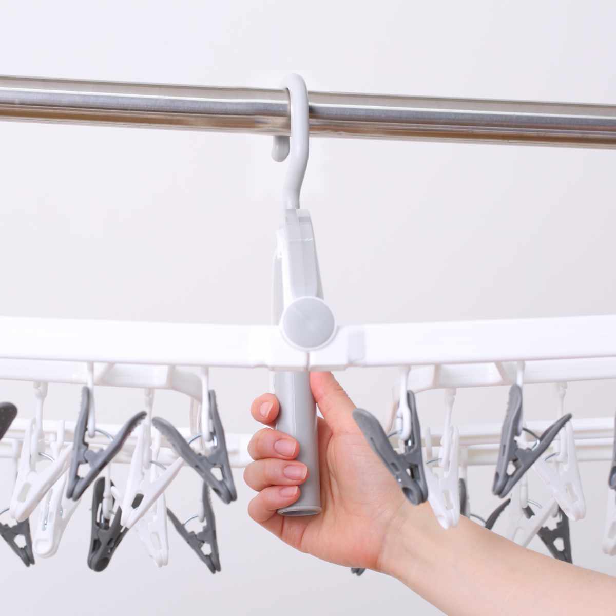 洗濯ハンガー THE HANGERS 44ピンチ ( 洗濯 ハンガー フック ピンチ 洗濯ばさみ 大容量 ピンチハンガー 洗濯バサミ 44 角ハンガー 物干しハンガー ドア掛 )