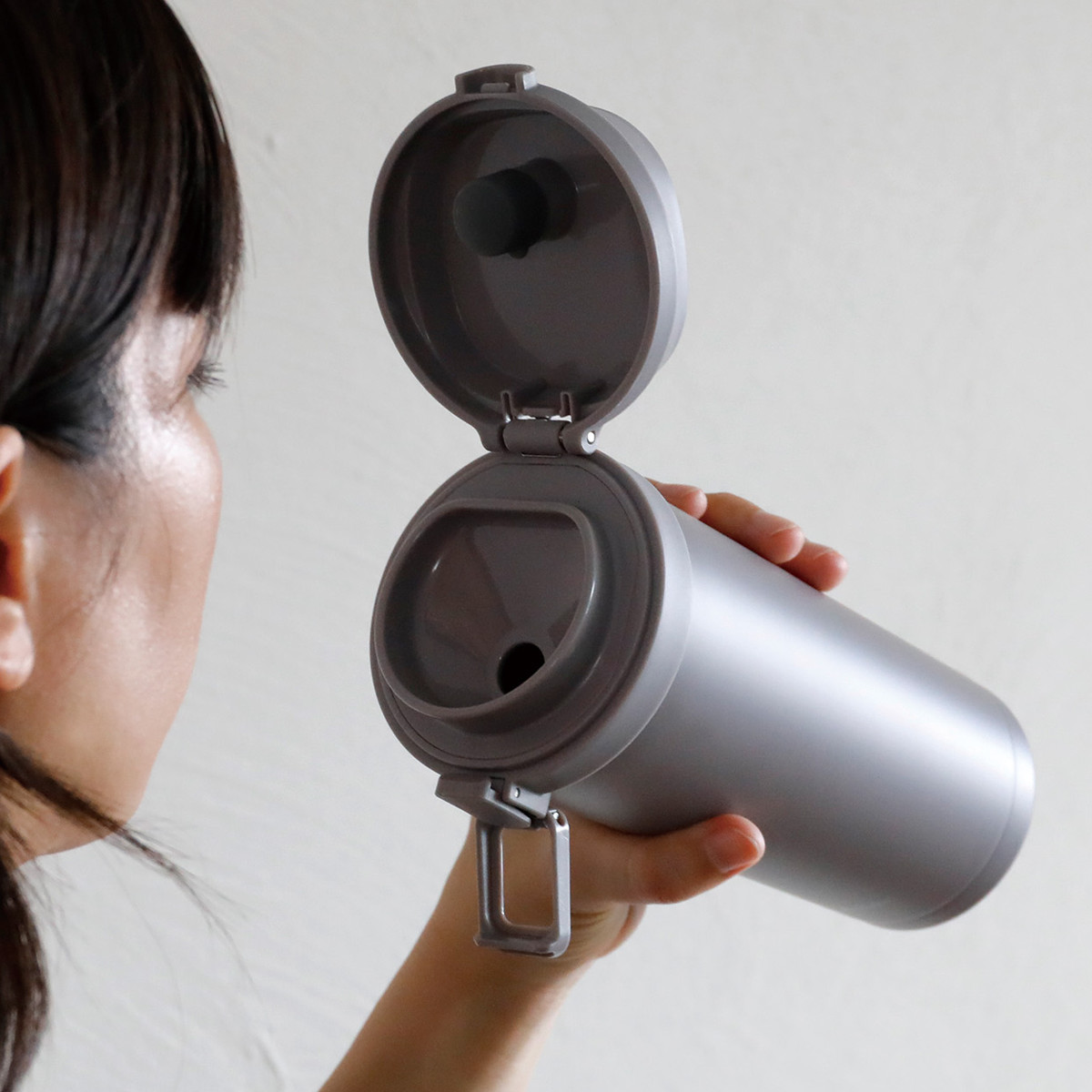 水筒 550ml holms ワンタッチタンブラー 550 ( ワンタッチ 直飲み 保温 保冷 食洗機対応 マグ ステンレスボトル 食洗機OK 直のみ ワンプッシュ マイボトル マグボトル ステンレス製 ダイレクトボトル ) 【ダークグレー】 ダークグレー