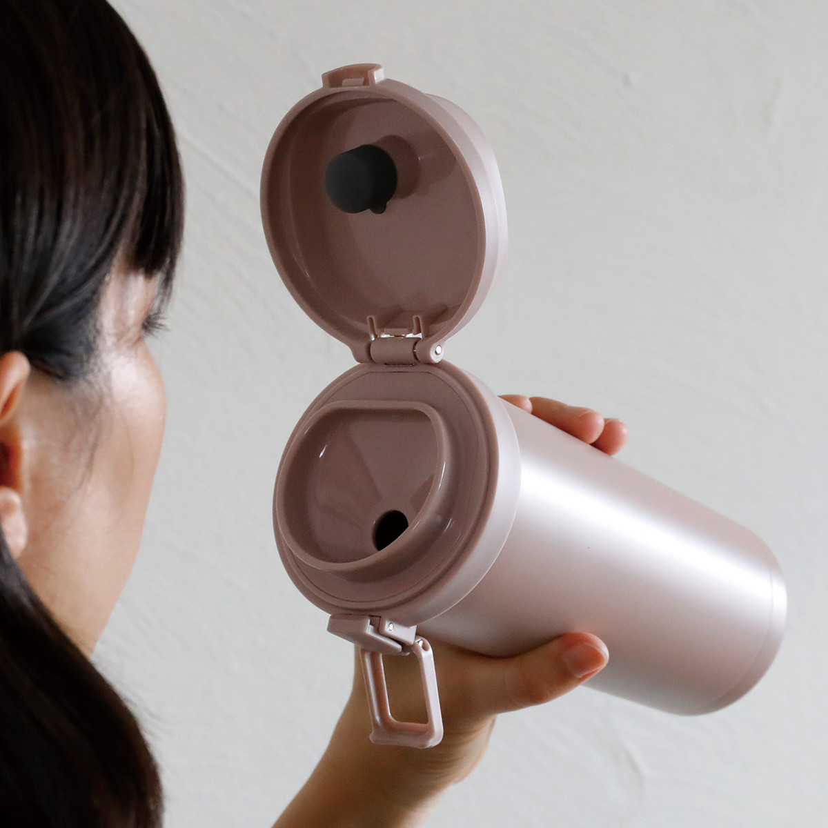 水筒 550ml holms ワンタッチタンブラー 550 ( ワンタッチ 直飲み 保温 保冷 食洗機対応 マグ ステンレスボトル 食洗機OK 直のみ ワンプッシュ マイボトル マグボトル ステンレス製 ダイレクトボトル ) 【ダークグレー】 ダークグレー