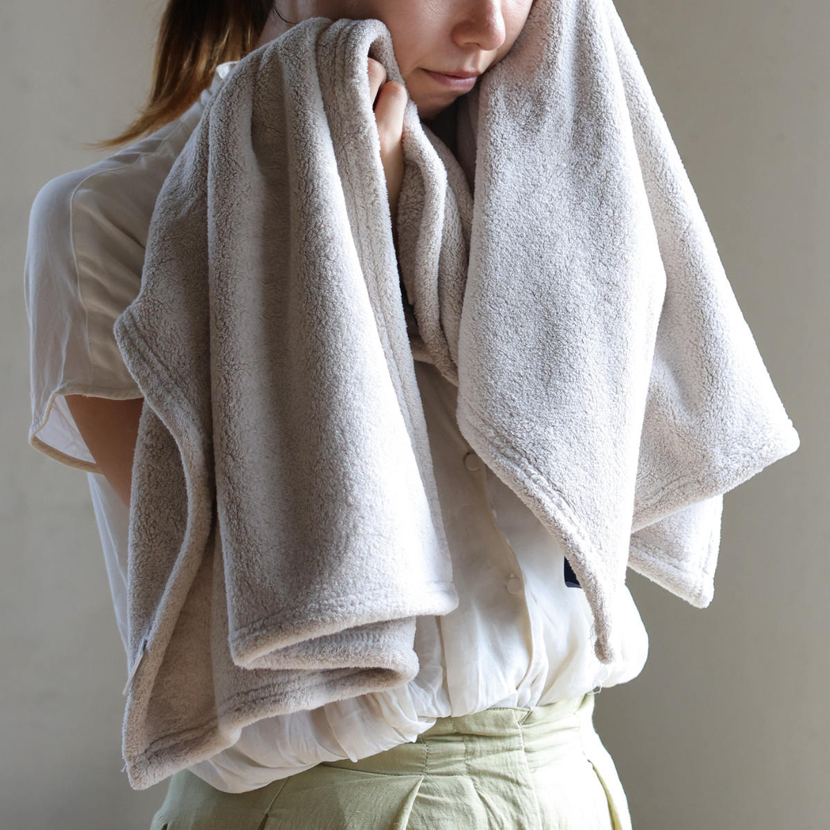 フェイスタオル カラリデイプレミアム ( タオル 手拭きタオル 汗拭きタオル 吸水 速乾 厚手 やわらか 無地 デイリータオル ループ付き フェイス 洗顔 30×80cm ふんわり 日常使い 新生活 シンプル ギフト ) 【グレー】 グレー