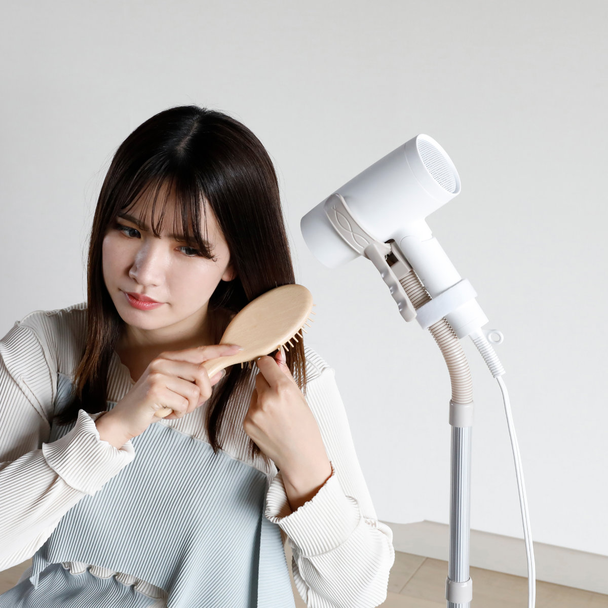 ドライヤースタンド ハンズフリードライヤースタンド ドライヤー ( ハンズフリー スタンド ドライヤーホルダー 固定 固定スタンド ホルダー 洗面用品 フリーハンド ドライヤークリップ 便利 アームスタンド 置き型 便利グッズ )