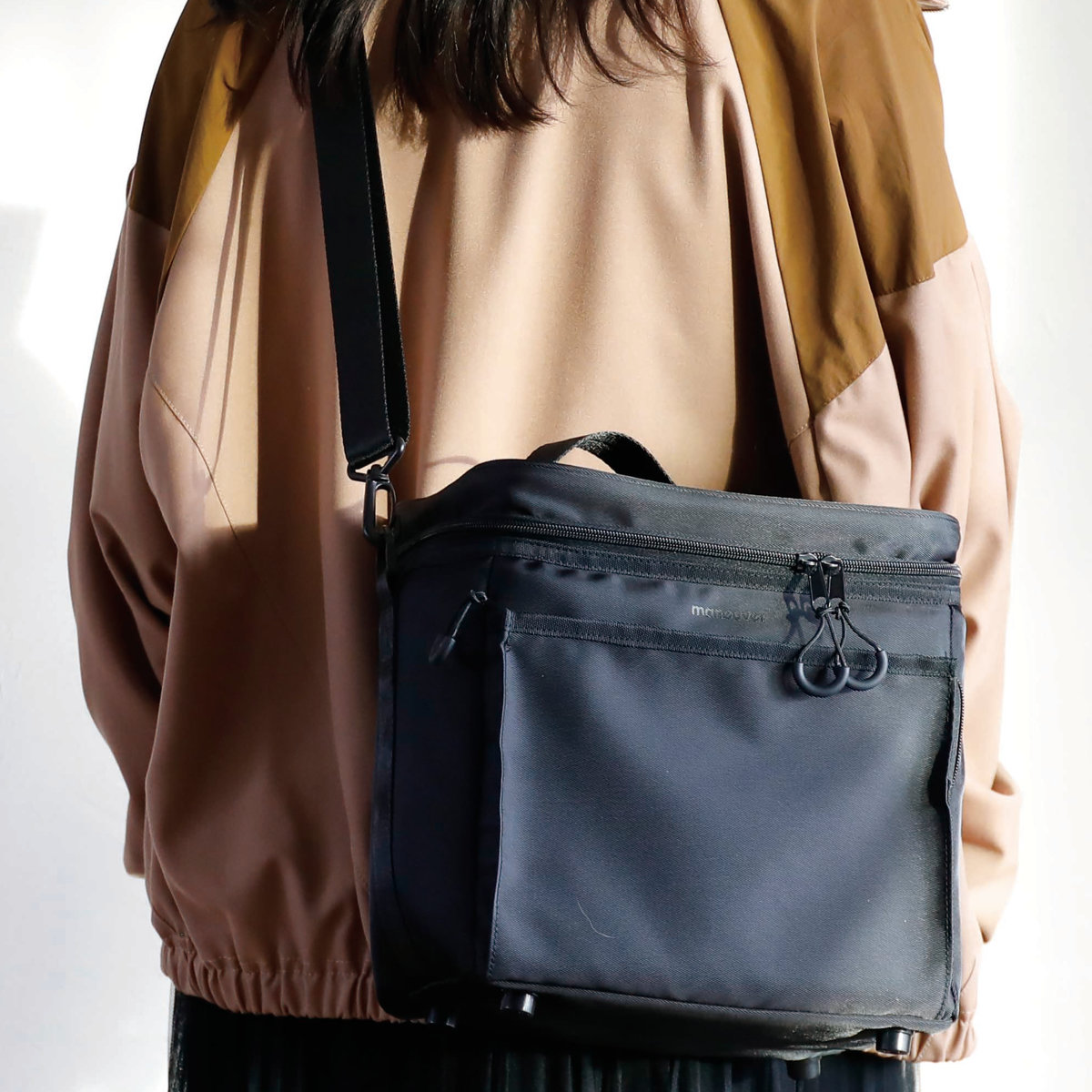 クーラーボックス 保冷ボックスバッグ maneuver クーラーバッグ ( ソフトクーラー ショルダーベルト付き バッグ ソフトタイプ コンパクト 保冷ランチバッグ ポケット付き ボックス ショルダーバッグ バック ) 【ベージュ】 ベージュ