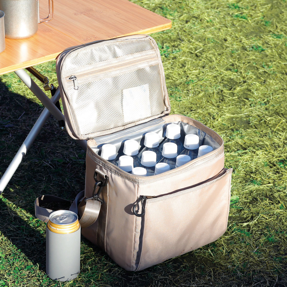 クーラーボックス 保冷ボックスバッグ maneuver クーラーバッグ ( ソフトクーラー ショルダーベルト付き バッグ ソフトタイプ コンパクト 保冷ランチバッグ ポケット付き ボックス ショルダーバッグ バック ) 【ベージュ】 ベージュ