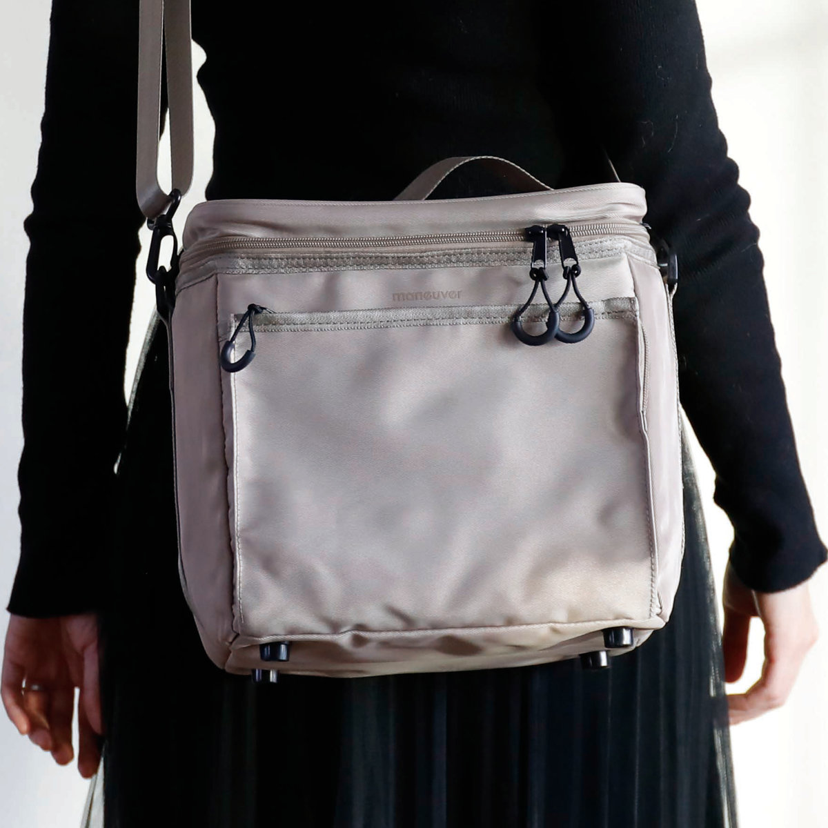 クーラーボックス 保冷ボックスバッグ maneuver クーラーバッグ ( ソフトクーラー ショルダーベルト付き バッグ ソフトタイプ コンパクト 保冷ランチバッグ ポケット付き ボックス ショルダーバッグ バック ) 【ベージュ】 ベージュ