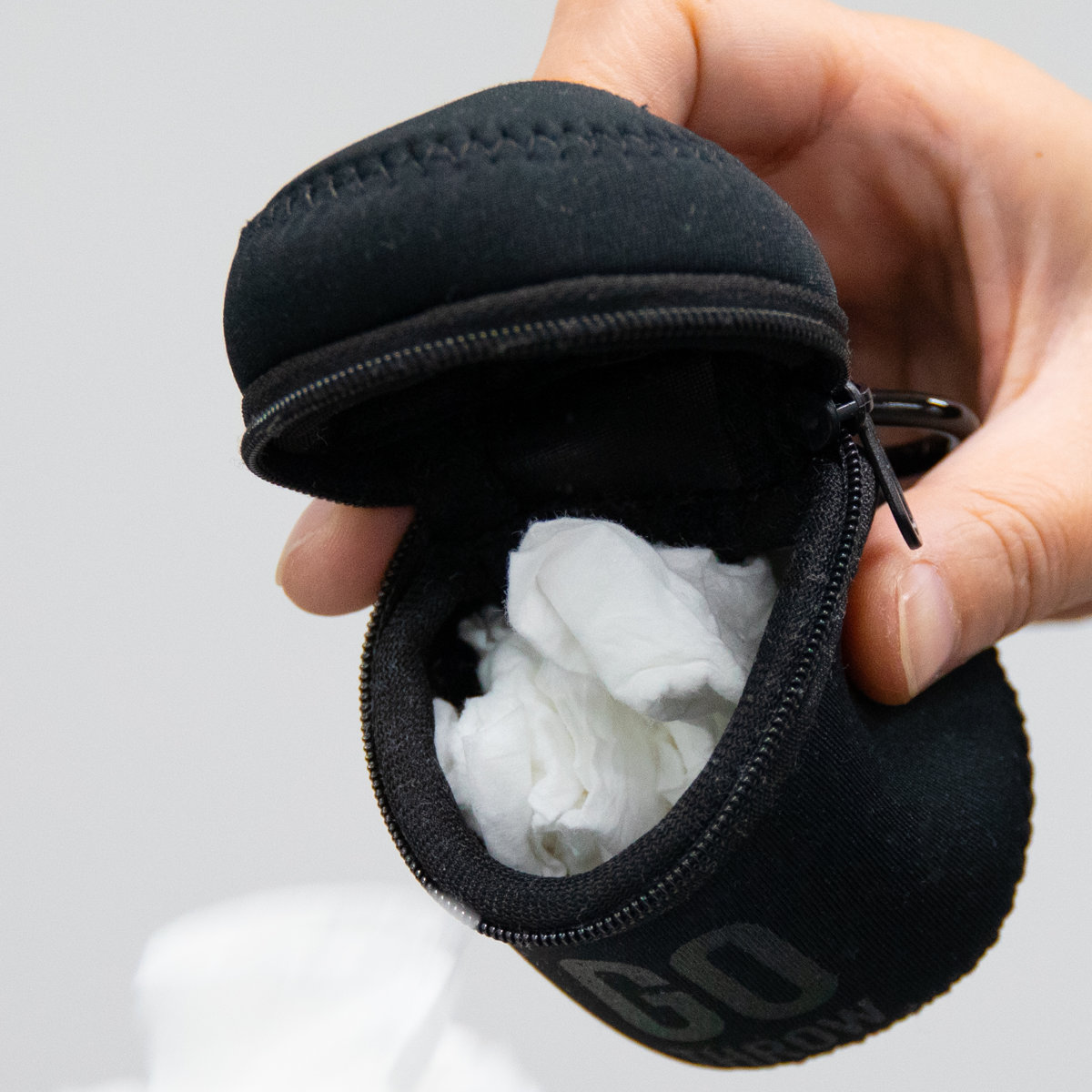 携帯ゴミ箱 GO THROW 携帯ゴミ入れ ポッシュ ( 持ち運び 携帯用 ゴミ箱 ゴミ入れ 小物入れ ミニポーチ ケース レジャー アウトドア カラビナ付き マルチケース 持ち歩き マルチポーチ 洗える ) 【ブラック】 ブラック