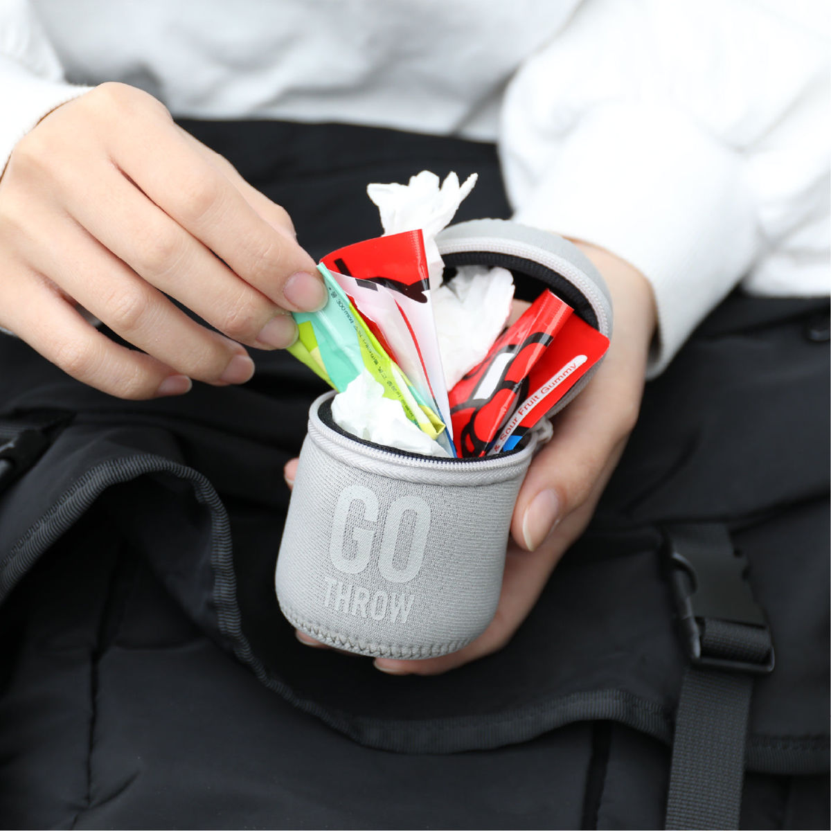 携帯ゴミ箱 GO THROW 携帯ゴミ入れ ポッシュ ( 持ち運び 携帯用 ゴミ箱 ゴミ入れ 小物入れ ミニポーチ ケース レジャー アウトドア カラビナ付き マルチケース 持ち歩き マルチポーチ 洗える ) 【ブラック】 ブラック