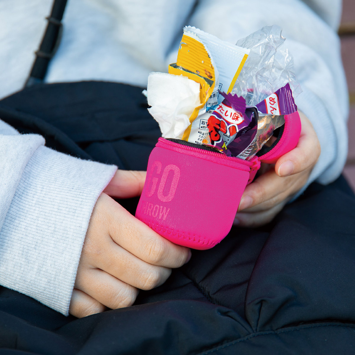 携帯ゴミ箱 GO THROW 携帯ゴミ入れ ポッシュ ( 持ち運び 携帯用 ゴミ箱 ゴミ入れ 小物入れ ミニポーチ ケース レジャー アウトドア カラビナ付き マルチケース 持ち歩き マルチポーチ 洗える ) 【ブラック】 ブラック