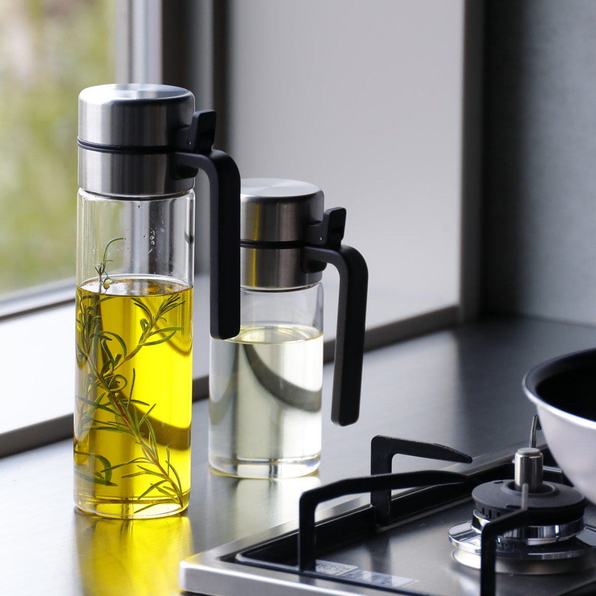 オイルボトル 300ml atomico 耐熱ガラス製 密閉オイルボトル ( 調味料ボトル 詰め替えボトル 詰替えボトル オイル差し アトミコ ステンレス M Mサイズ 300ミリリットル オイルポット 液だれしにくい ハンドル ビネガーボトル )