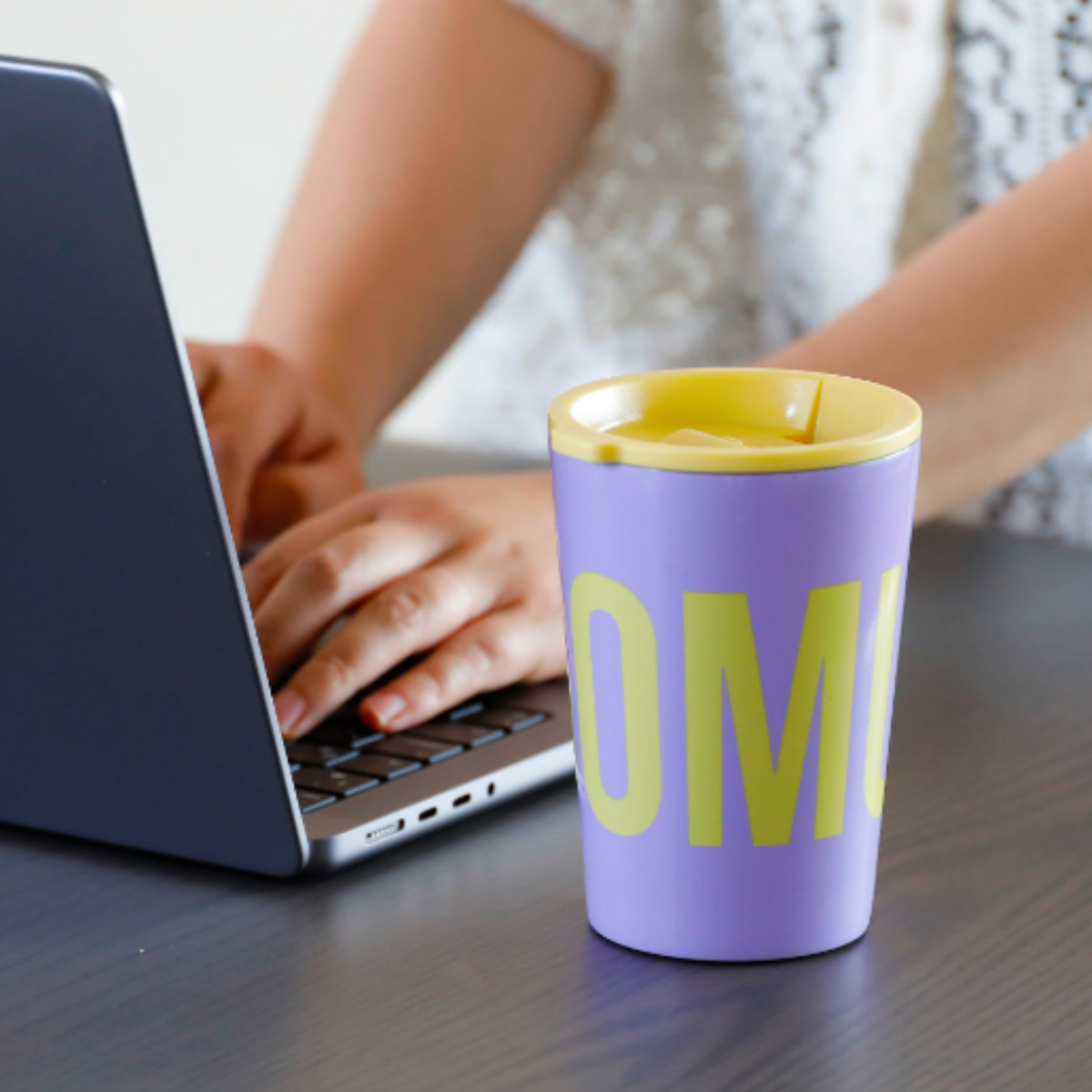タンブラー 460ml GOMUG NEON ICE ( 保温 保冷 ステンレス コップ 蓋付き ストロー対応 コンビニ コーヒー カップ カバー おしゃれ かわいい カラフル ロゴ ) 【パープル】 パープル
