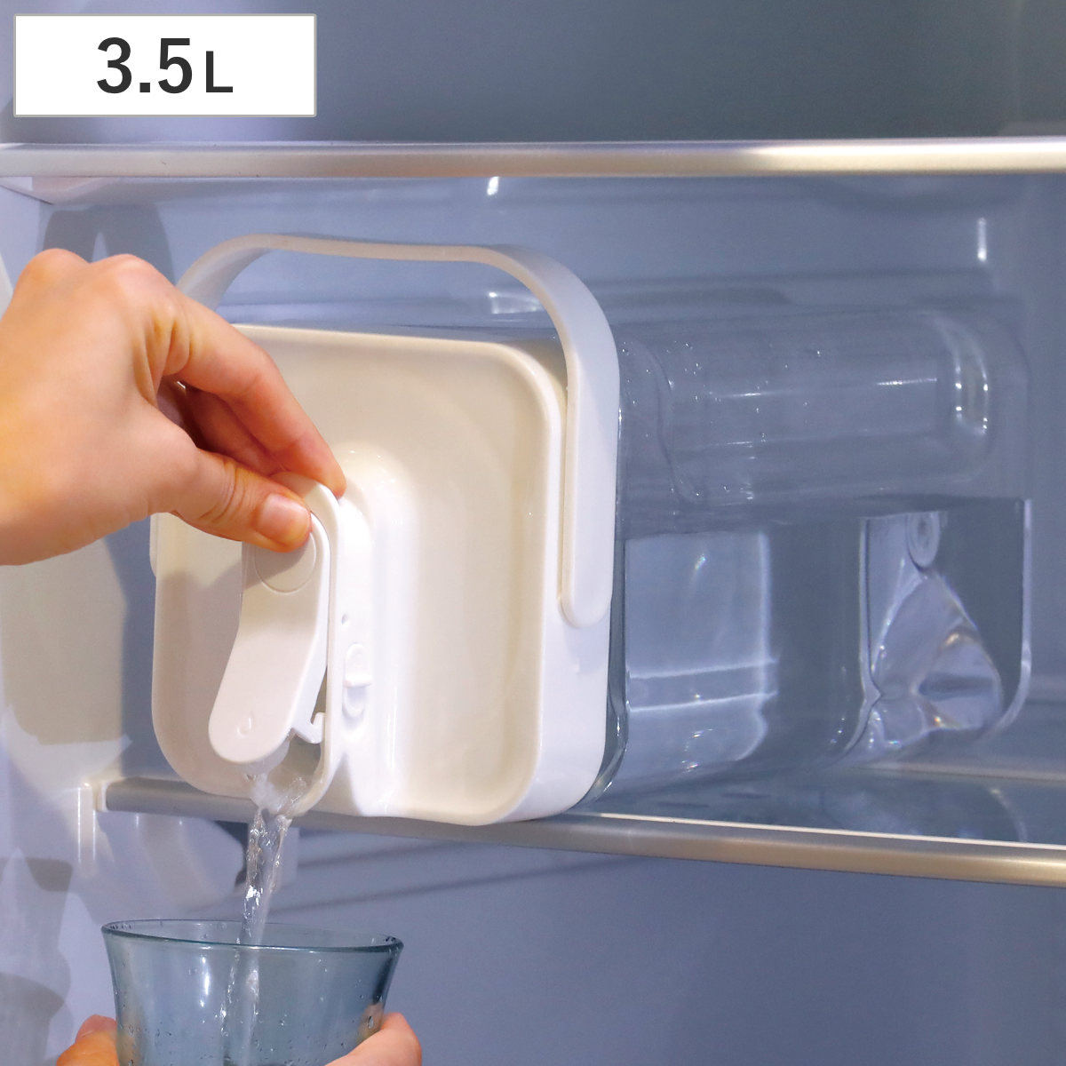 ピッチャー 3.5L 冷蔵庫に入れたまま注げるジャグ MEGA TANK （ 冷水筒 横置き ウォータージャグ 冷水ポット 麦茶ポット ポット ジャグ ジャグボトル プラスチック 持ち運び アウトドア 大容量 ハンドル付き おしゃれ 目盛り付き ） 【グレー】